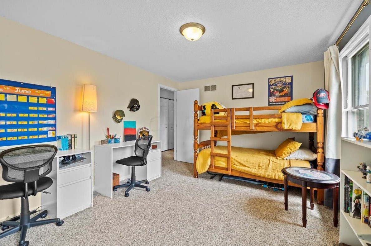 6891 Sparrow Ln, Columbus OH 43235-6200 exterior