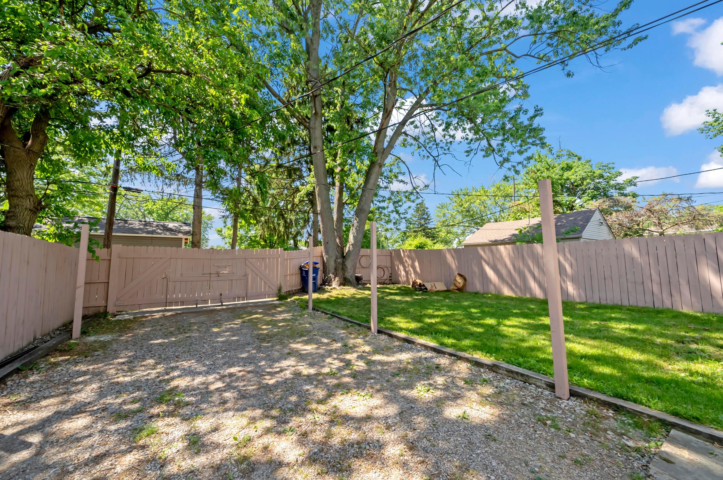 3047 Azelda St, Columbus OH 43224-4011 exterior