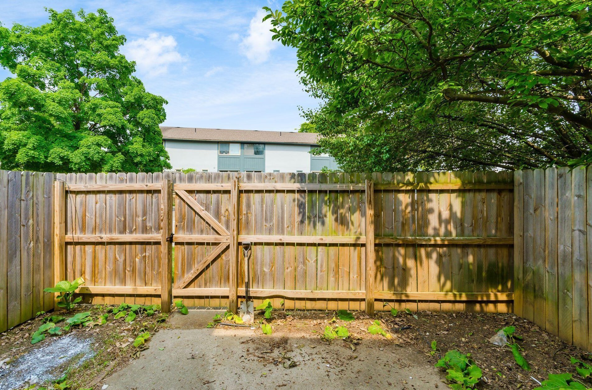 1030 Galliton Ct, Columbus OH  43220-3561 exterior