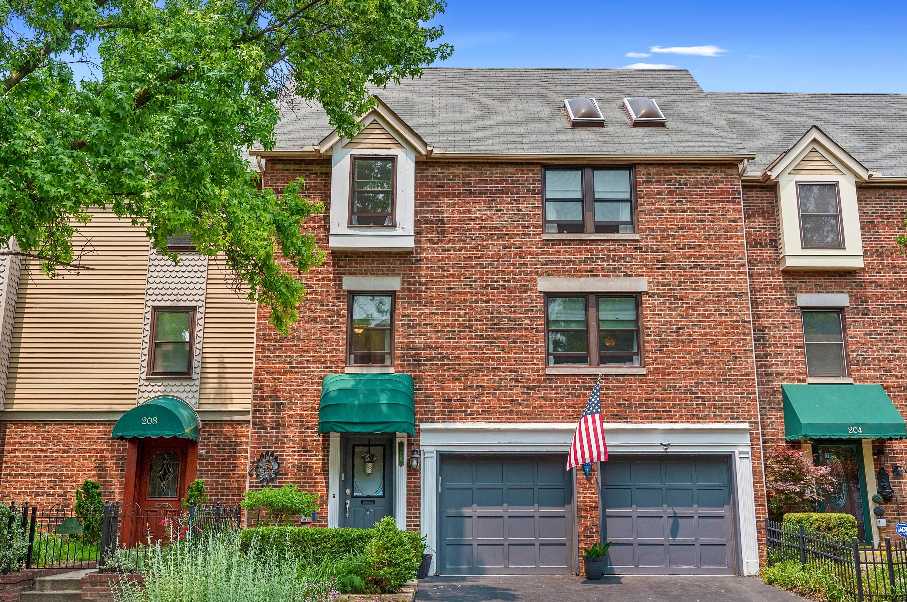 206 2 Ave, Columbus OH 43201-3410 exterior