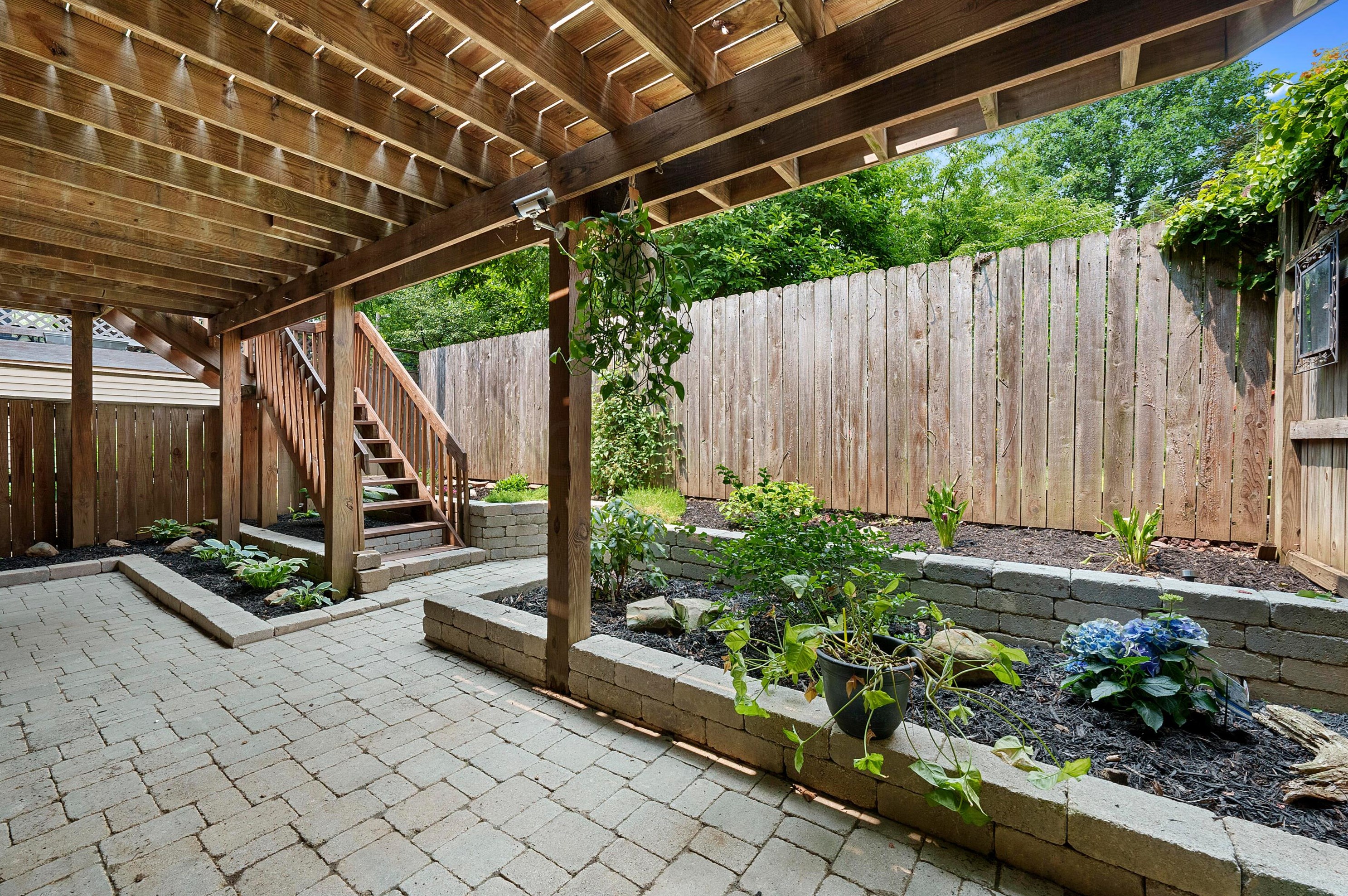 206 2 Ave, Columbus OH 43201-3410 exterior