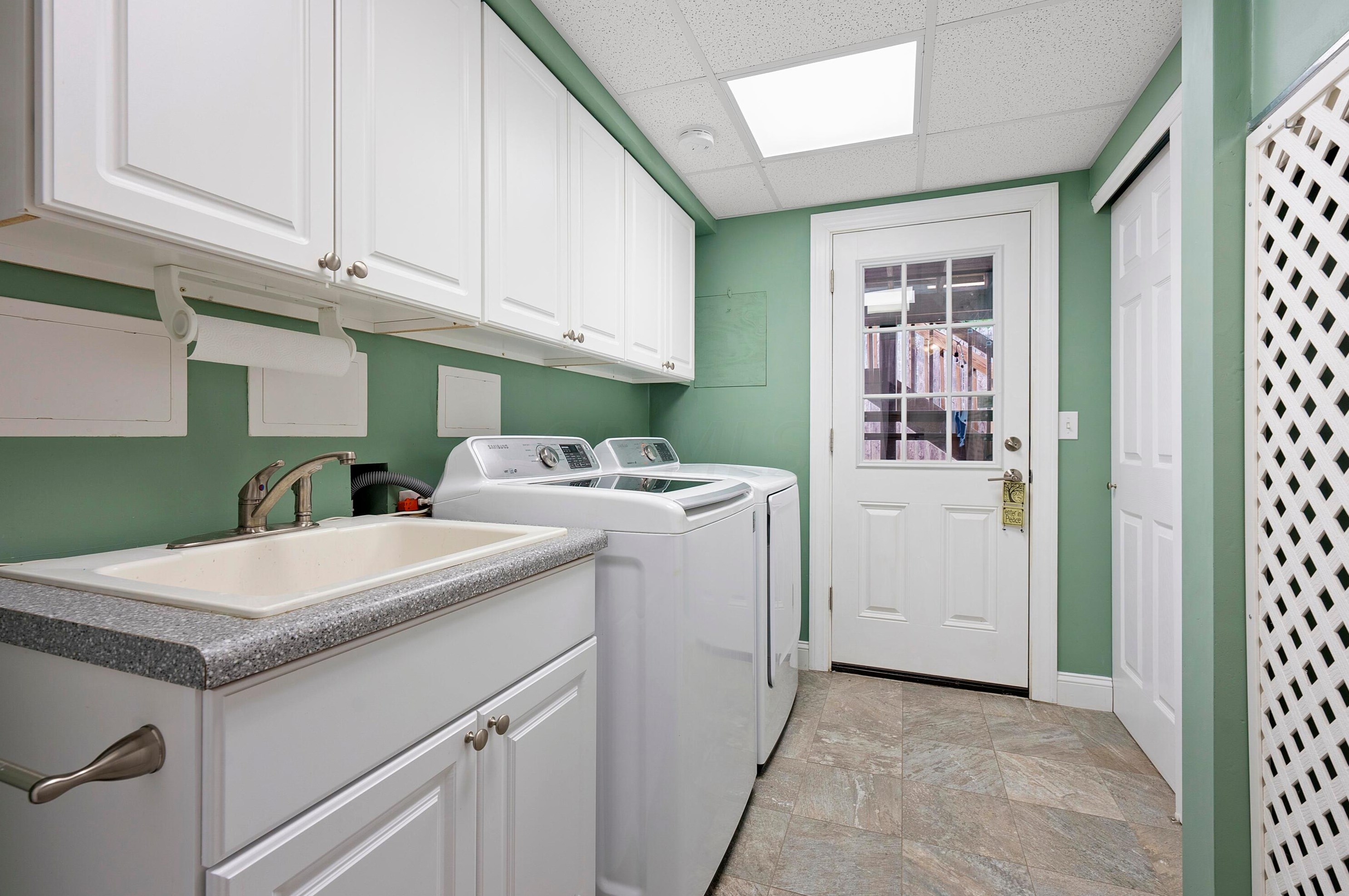 206 2 Ave, Columbus OH 43201-3410 exterior