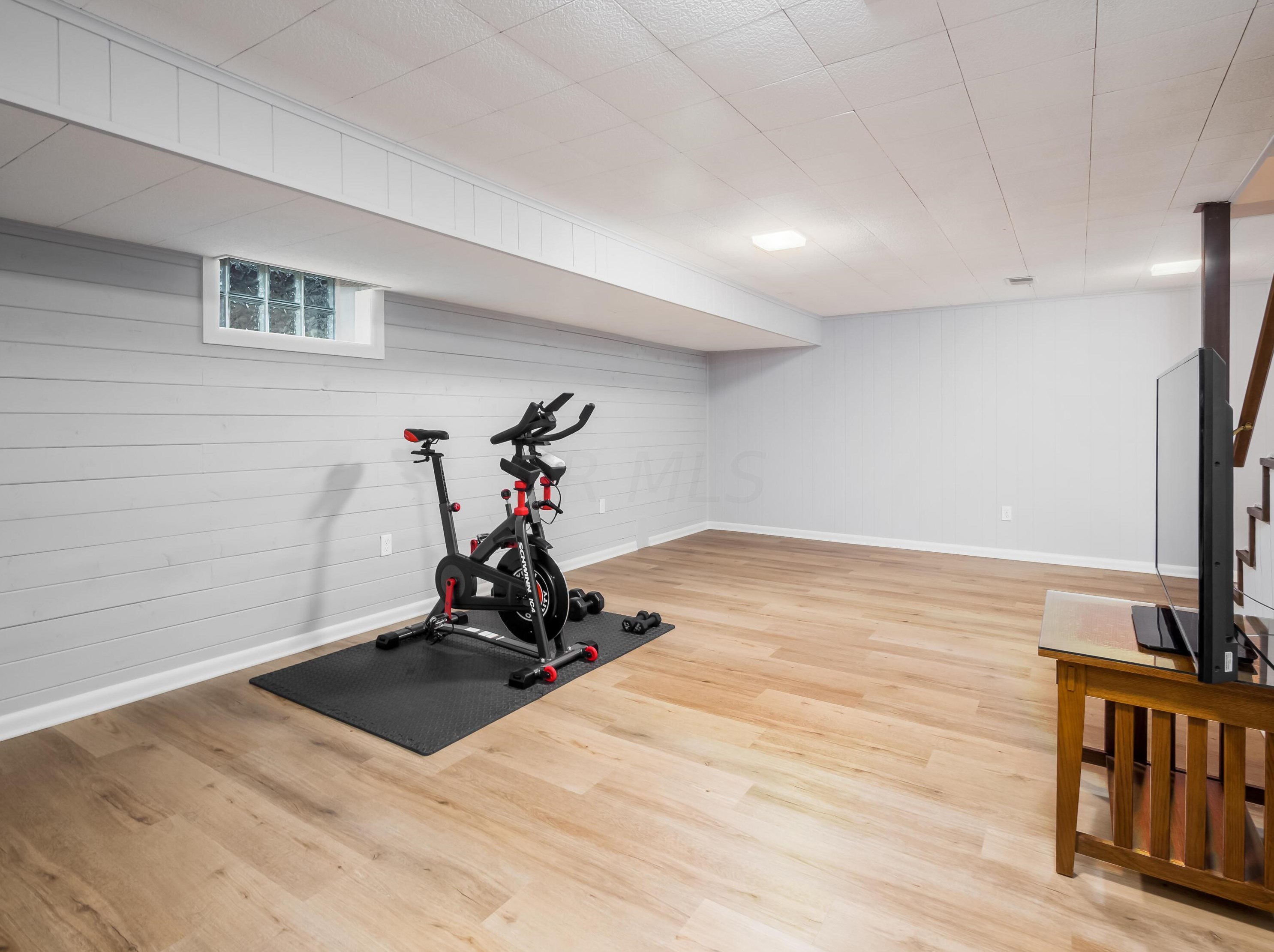 4216 Chaucer Ln, Columbus OH 43220-4079 exterior