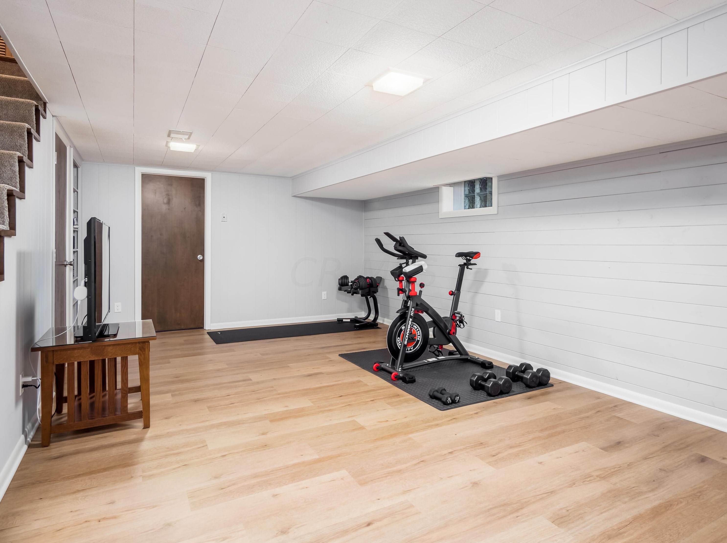 4216 Chaucer Ln, Columbus OH 43220-4079 exterior