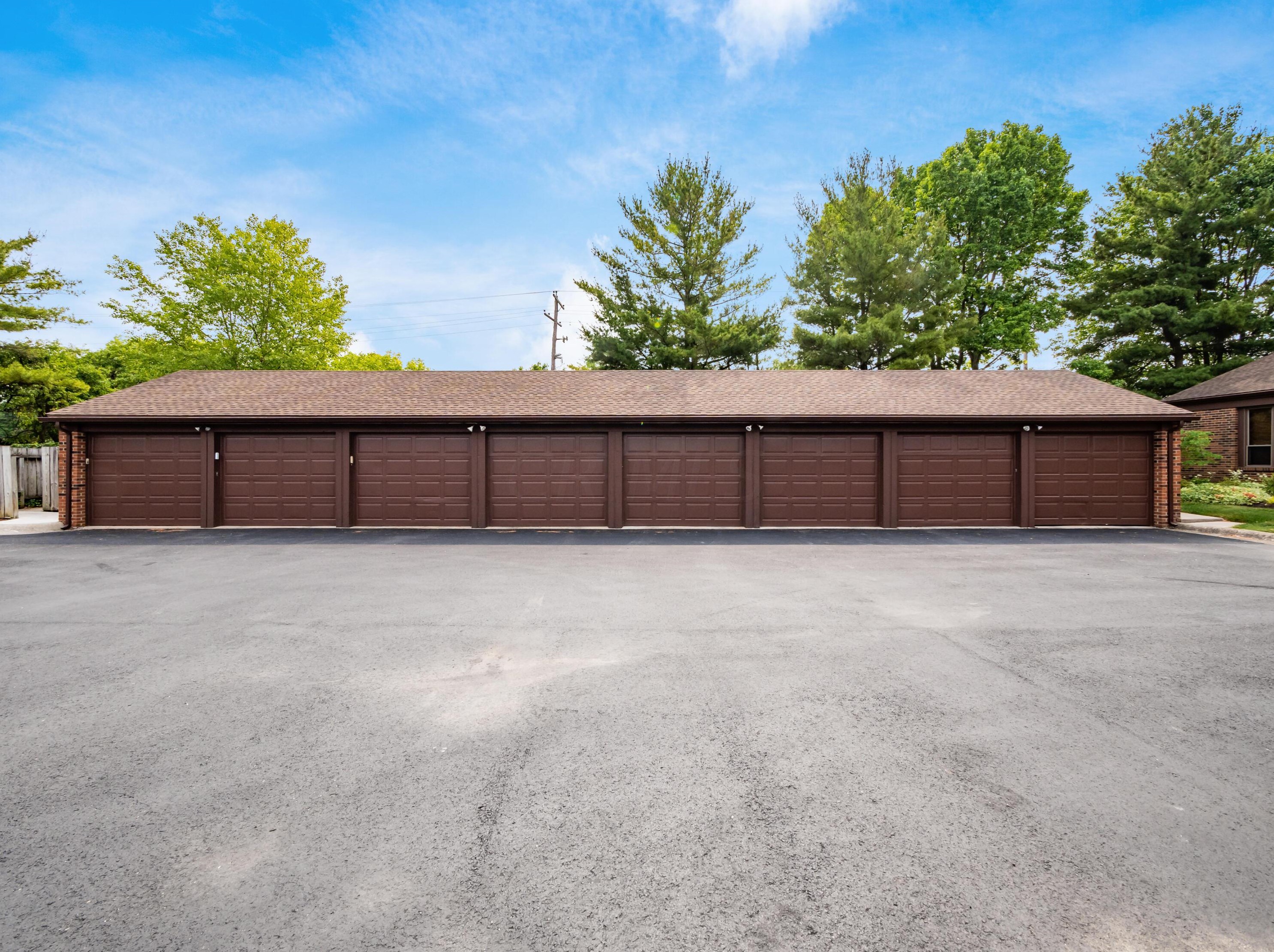 4216 Chaucer Ln, Columbus OH 43220-4079 exterior