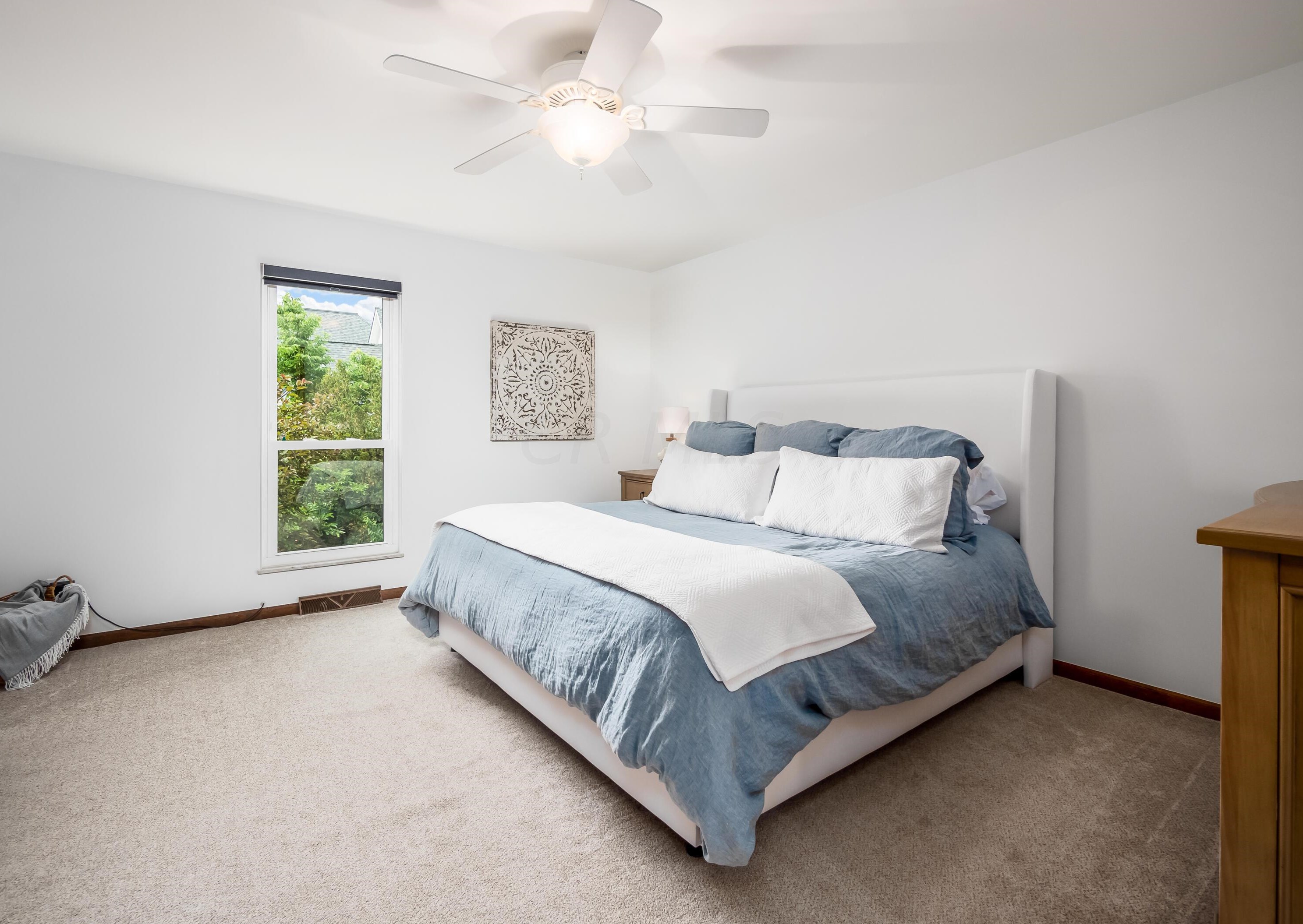 4216 Chaucer Ln, Columbus OH 43220-4079 exterior