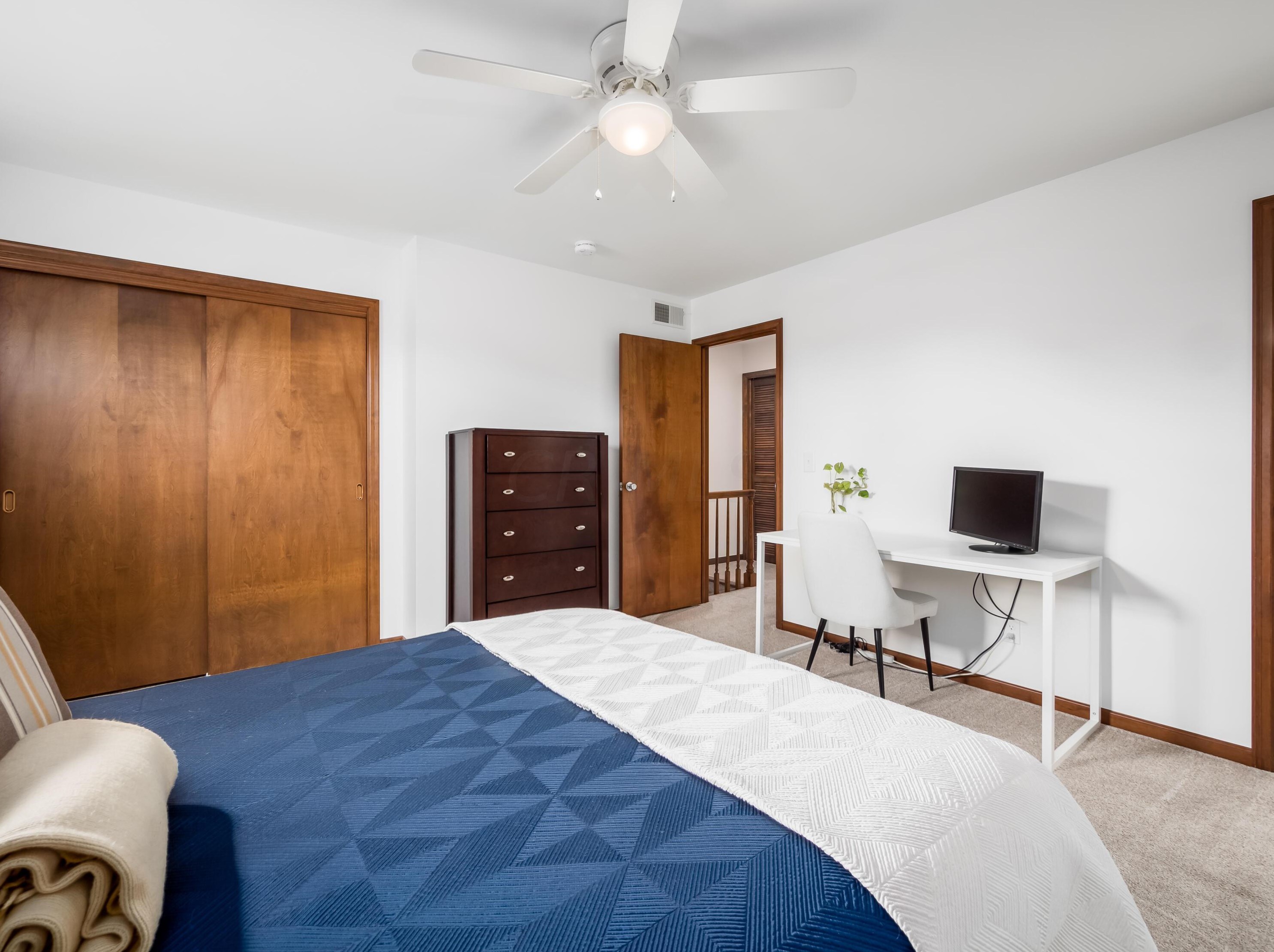 4216 Chaucer Ln, Columbus OH 43220-4079 exterior