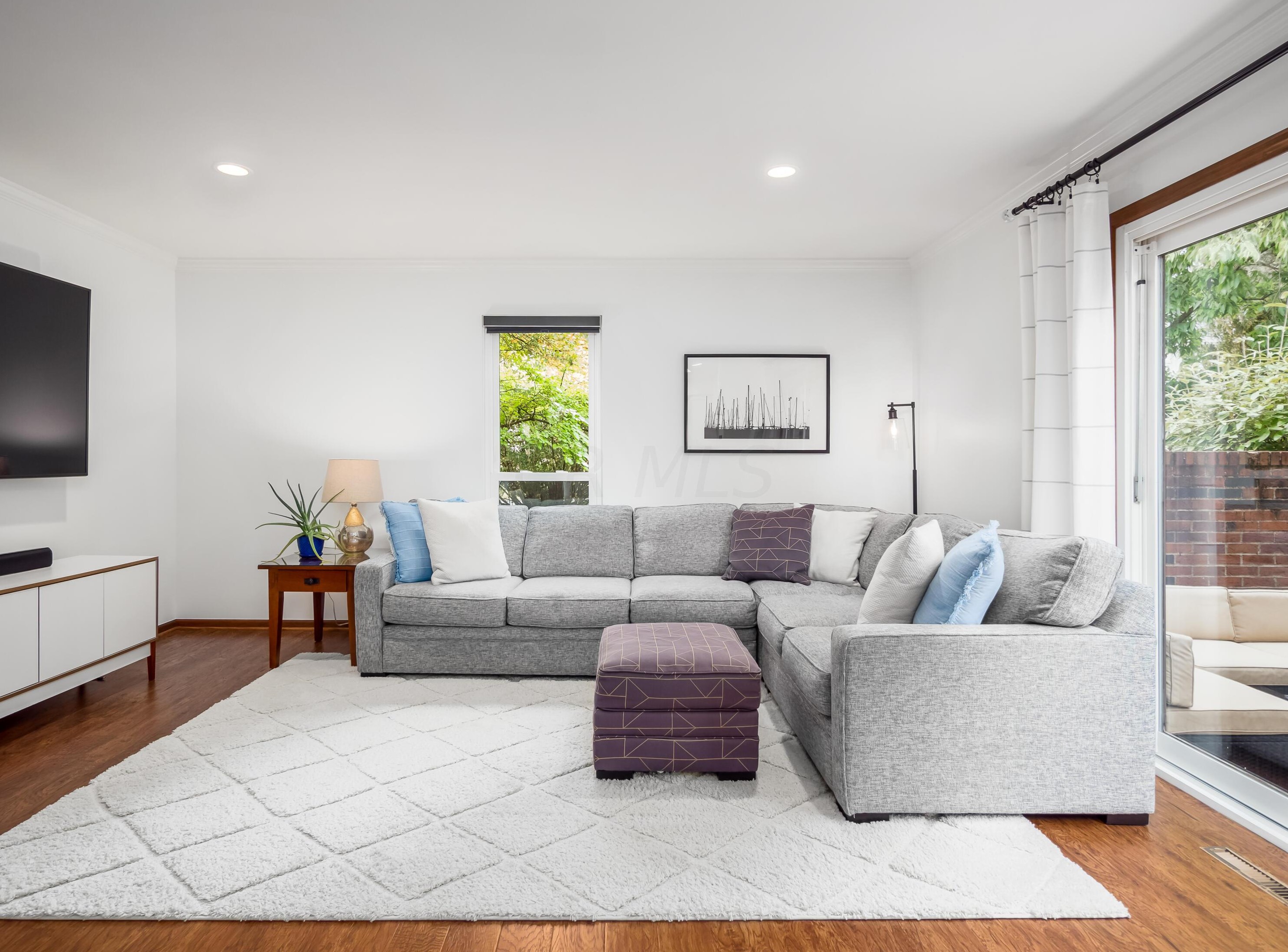 4216 Chaucer Ln, Columbus OH 43220-4079 exterior