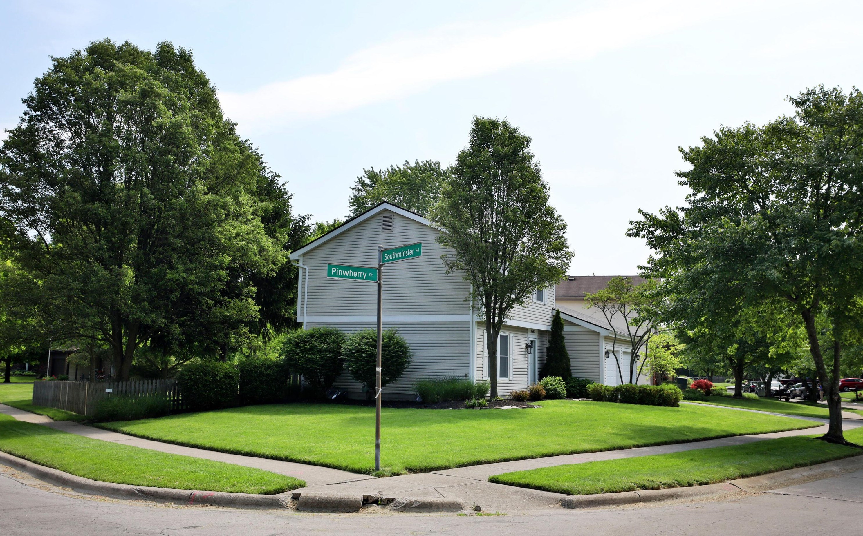 3642 Pinwherry Ct, Columbus OH 43221-5241 exterior