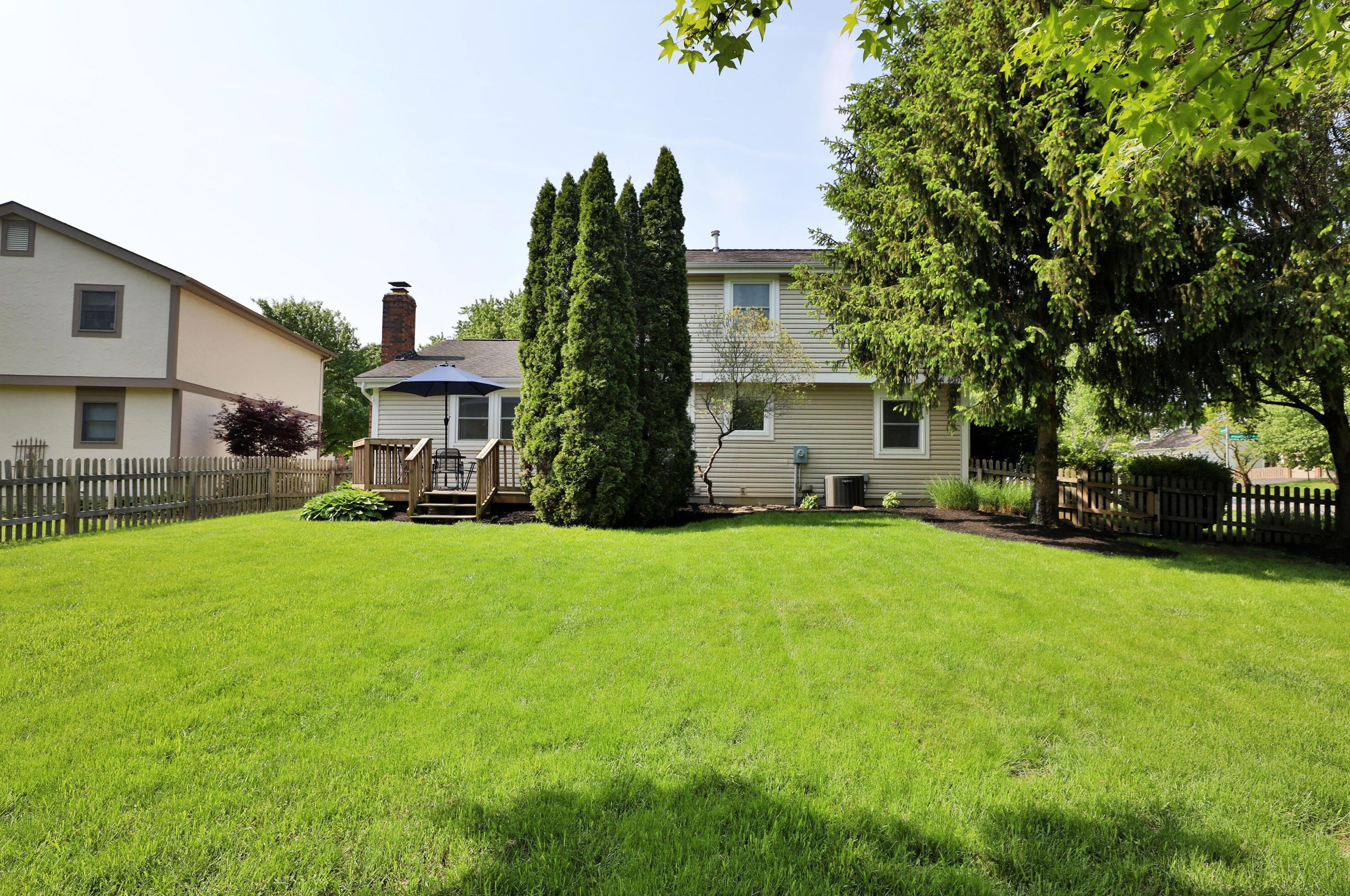 3642 Pinwherry Ct, Columbus OH 43221-5241 exterior