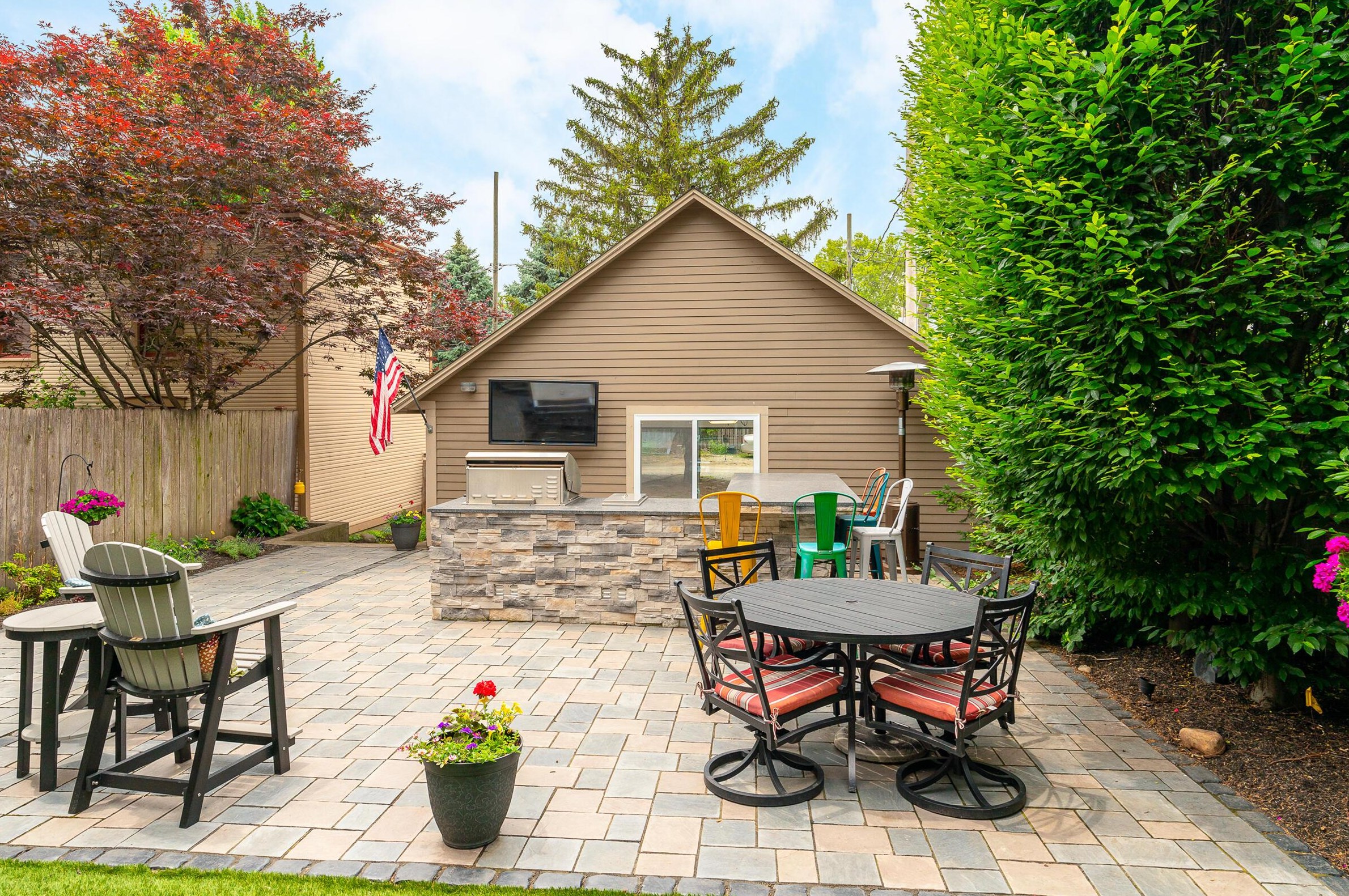 1115 Neil Ave, Columbus OH 43201-3118 exterior