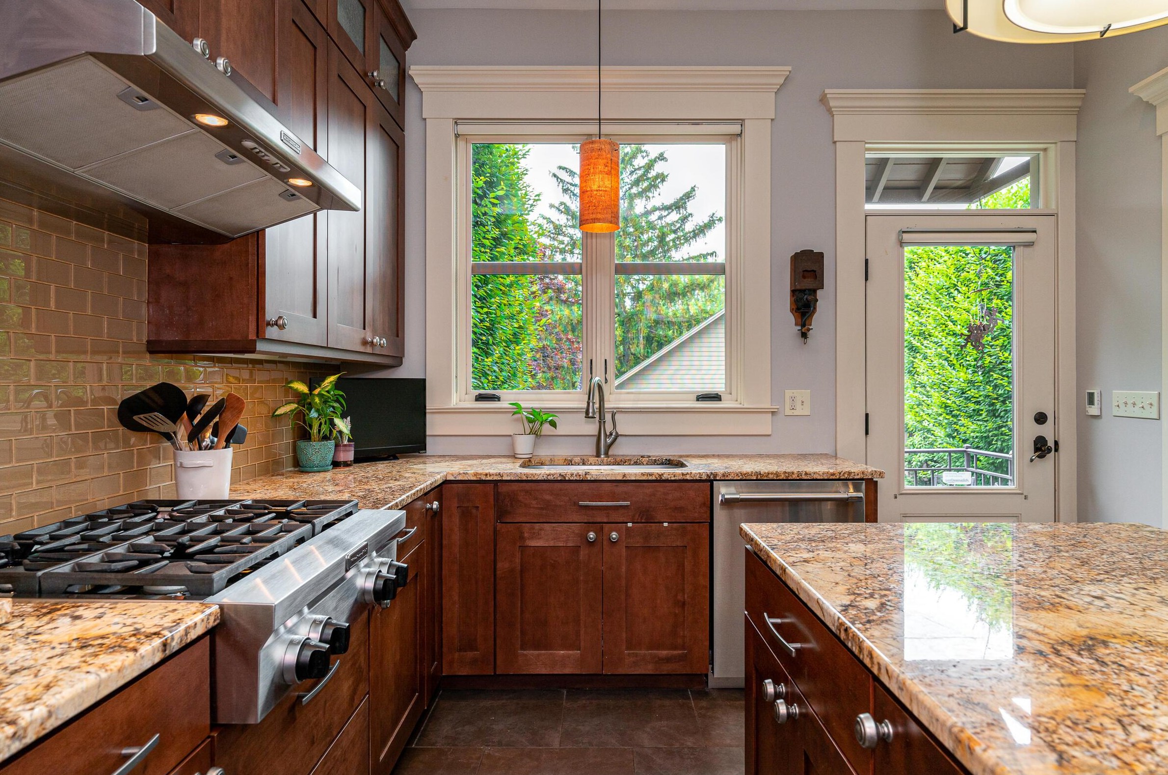 1115 Neil Ave, Columbus OH 43201-3118 exterior