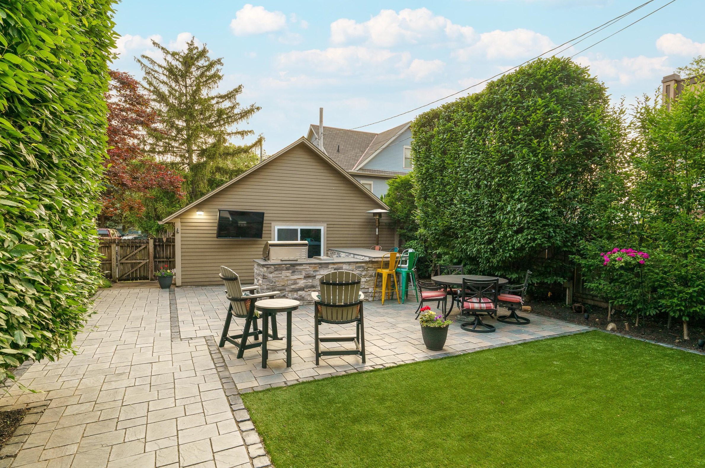 1115 Neil Ave, Columbus OH 43201-3118 exterior