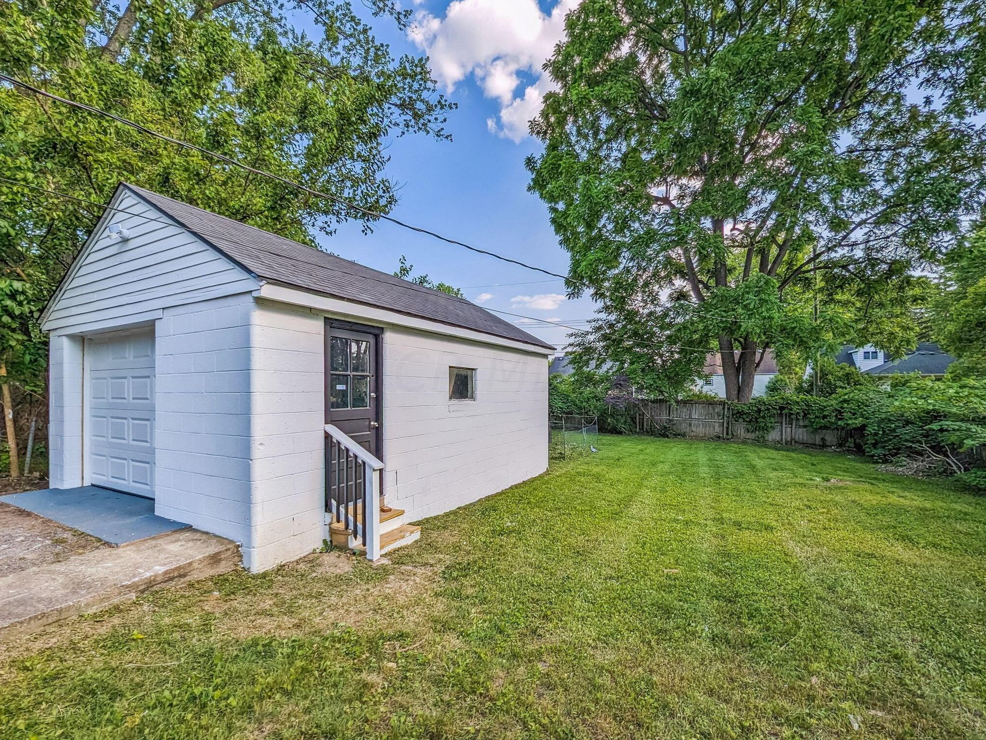 1261 Lenore Ave, Columbus OH 43224-3359 exterior