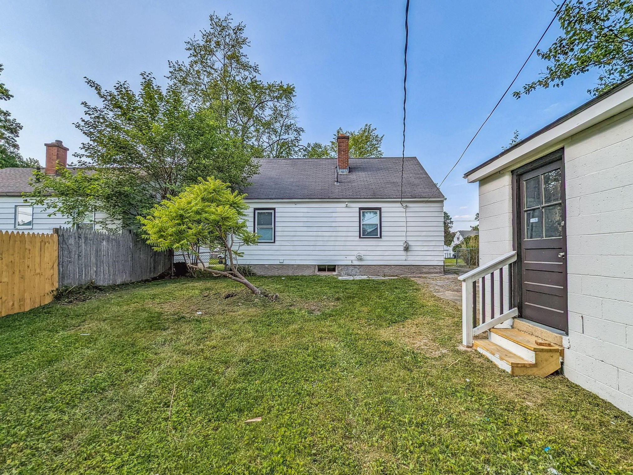 1261 Lenore Ave, Columbus OH 43224-3359 exterior