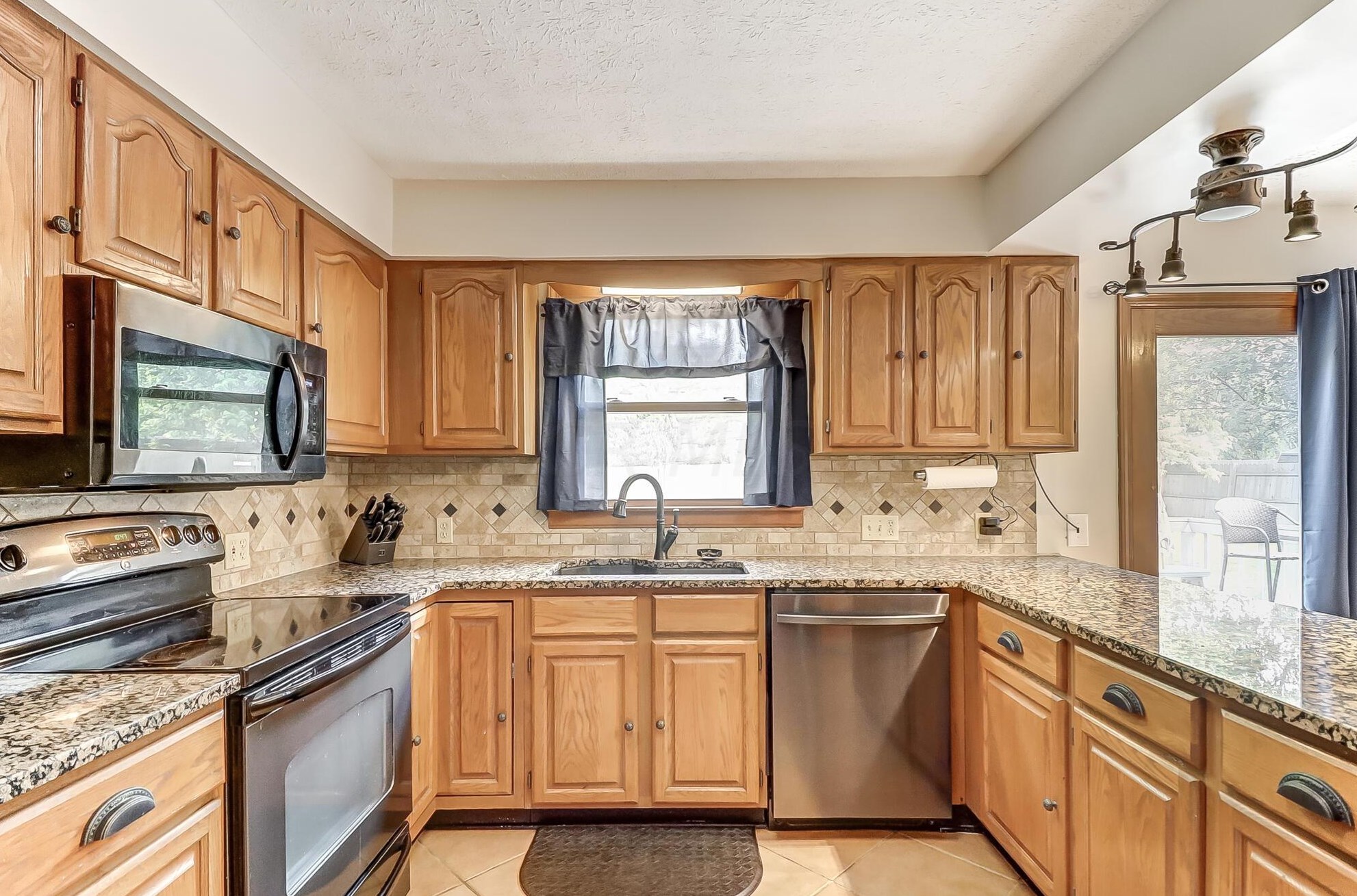 224 Clark Dr, Circleville OH  43113-2408 exterior