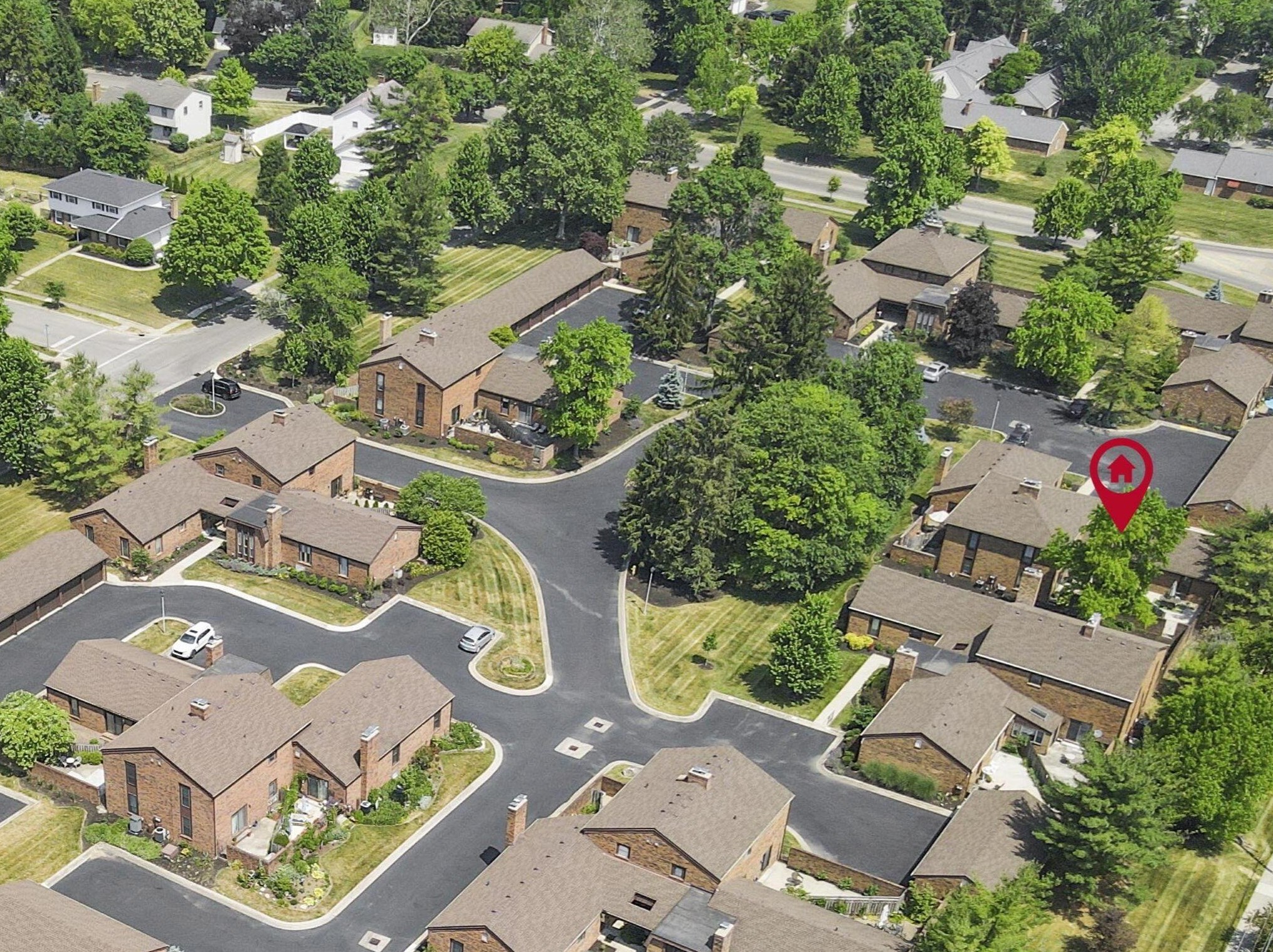 4280 Chaucer Ln, Columbus OH 43220-4055 exterior