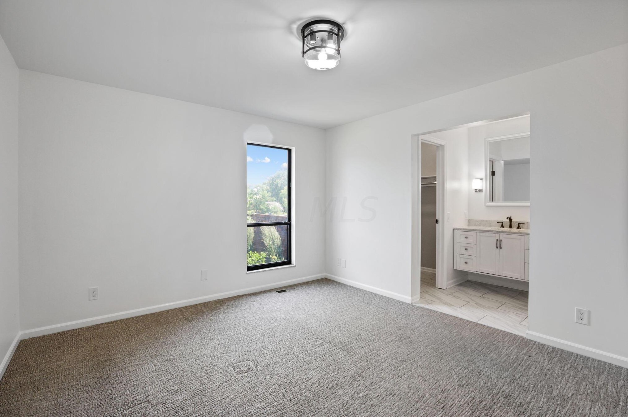 4280 Chaucer Ln, Columbus OH 43220-4055 exterior