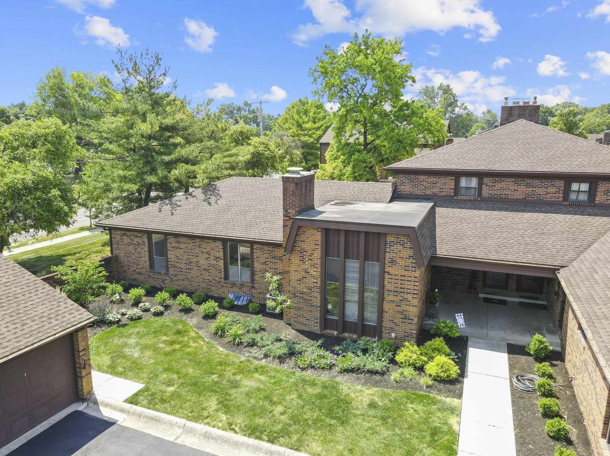 4280 Chaucer Ln, Columbus OH 43220-4055 exterior