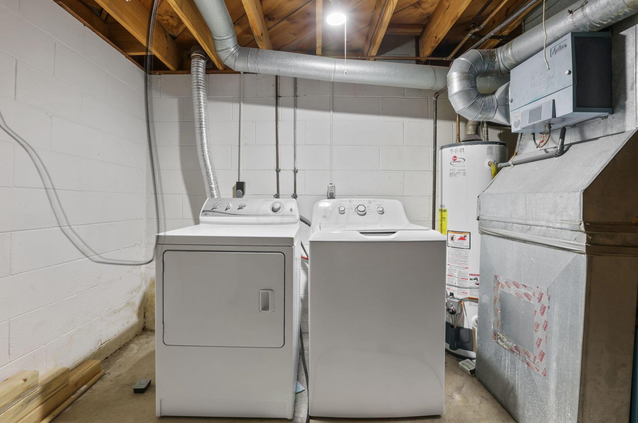 4280 Chaucer Ln, Columbus OH 43220-4055 exterior