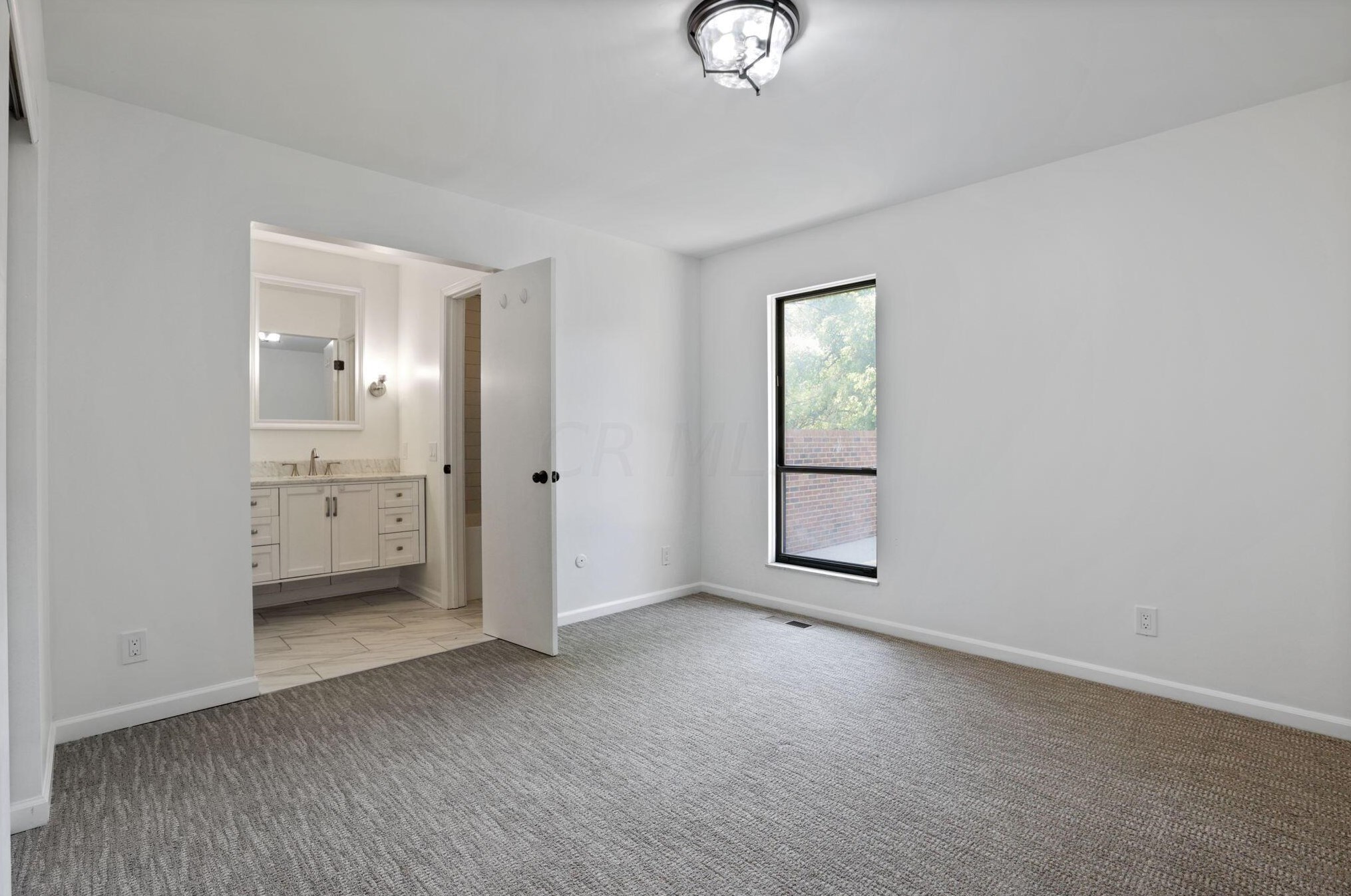 4280 Chaucer Ln, Columbus OH 43220-4055 exterior