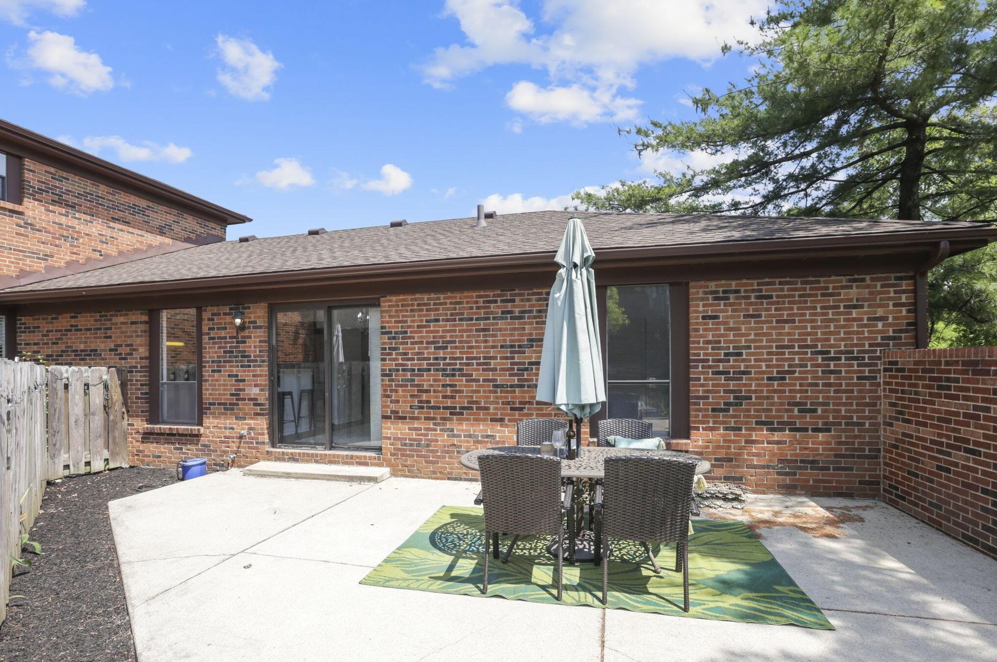 4280 Chaucer Ln, Columbus OH 43220-4055 exterior