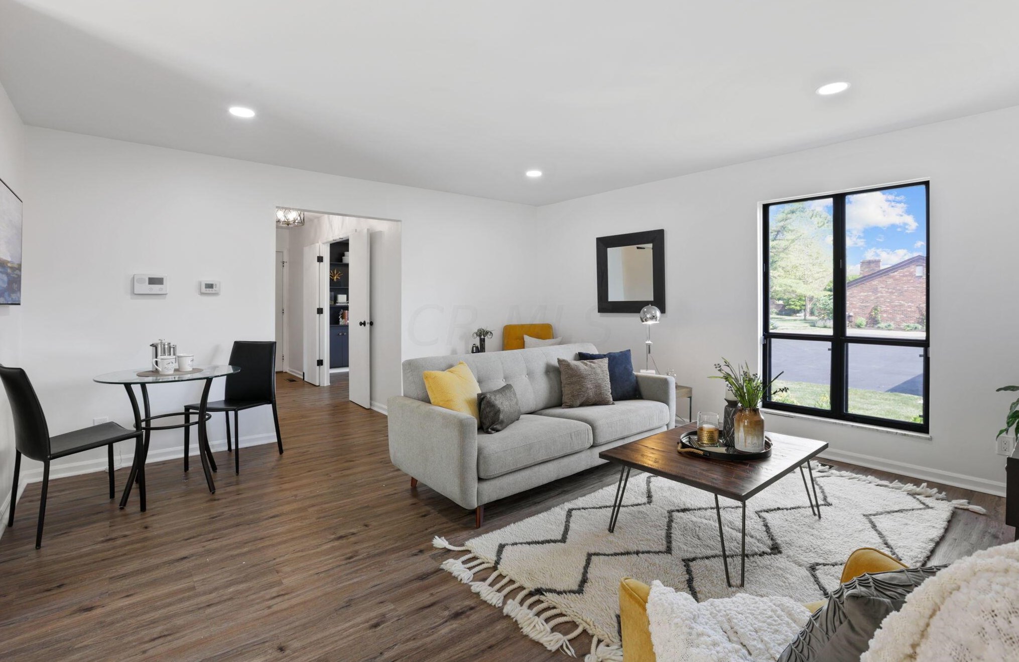 4280 Chaucer Ln, Columbus OH 43220-4055 exterior