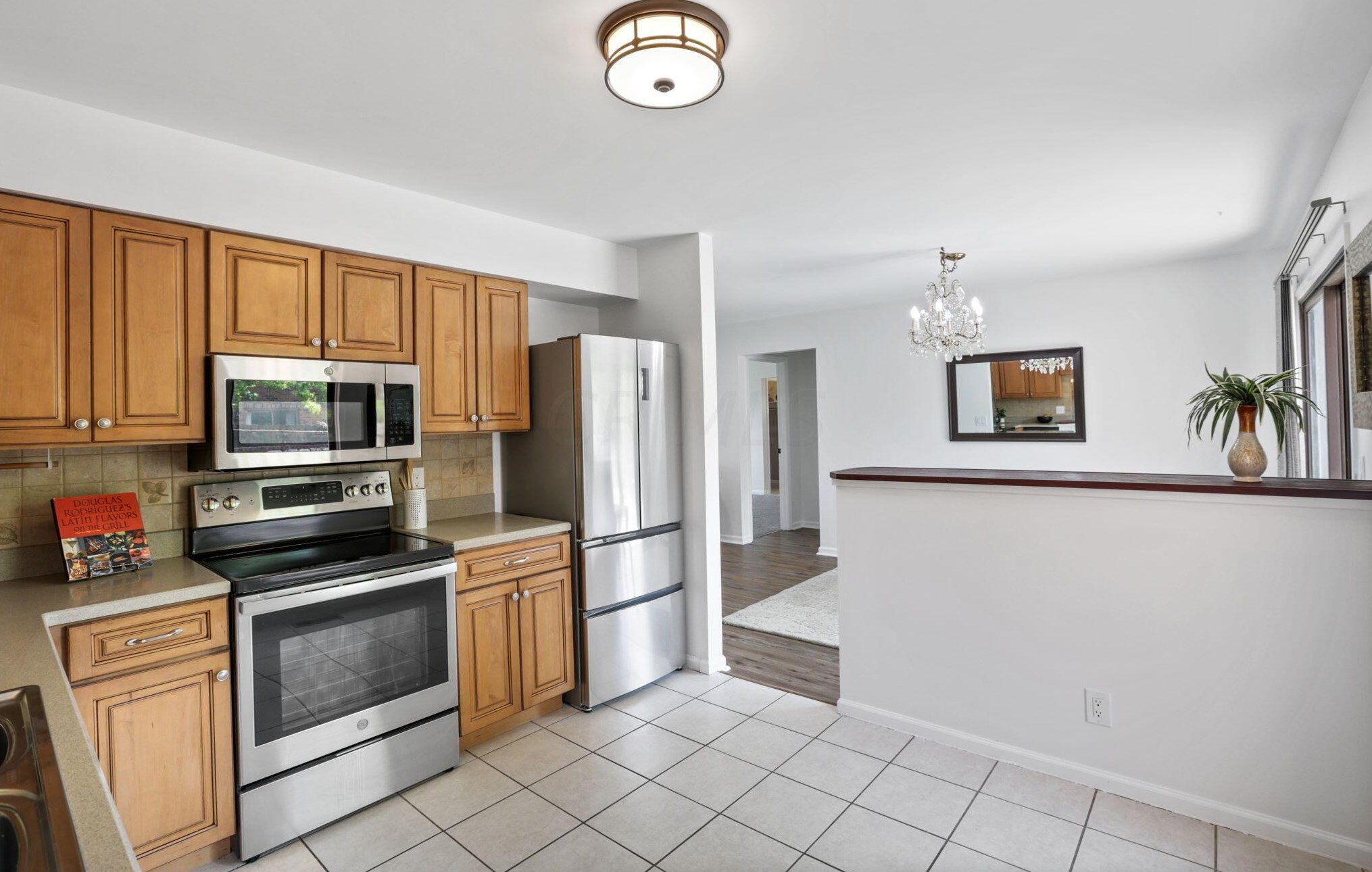 4280 Chaucer Ln, Columbus OH 43220-4055 exterior