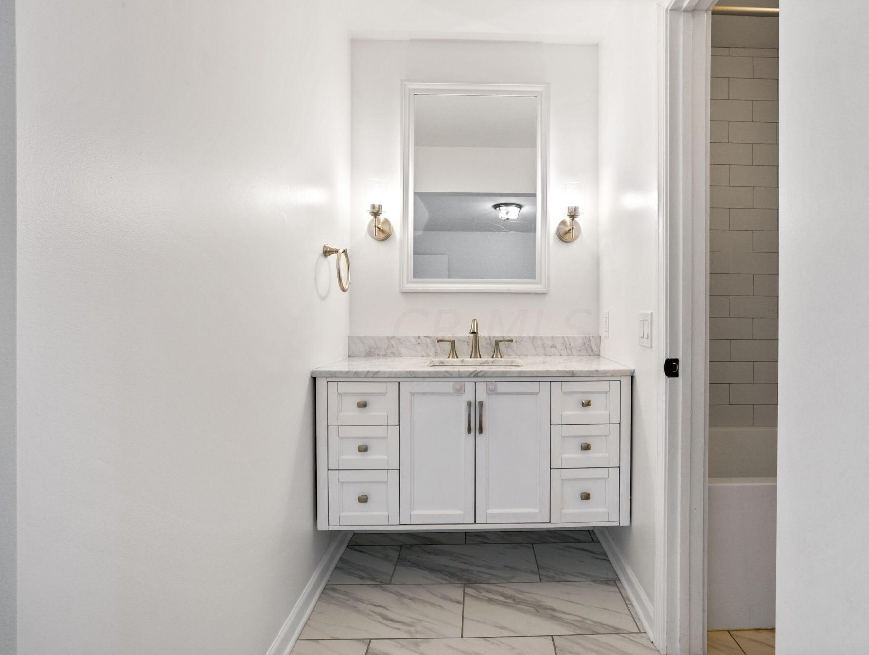 4280 Chaucer Ln, Columbus OH 43220-4055 exterior