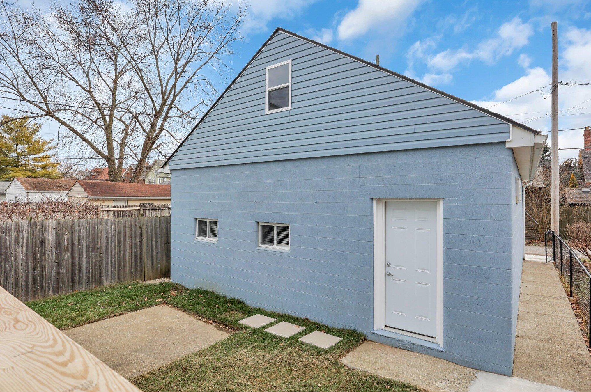 165 Frebis Ave, Columbus OH 43206-3725 exterior