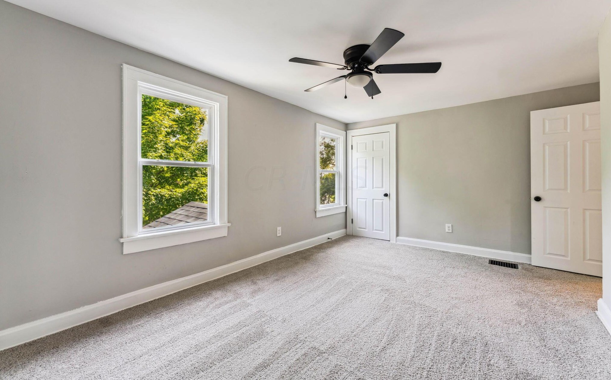 1465 Kenmore Rd, Columbus OH 43219-1057 exterior