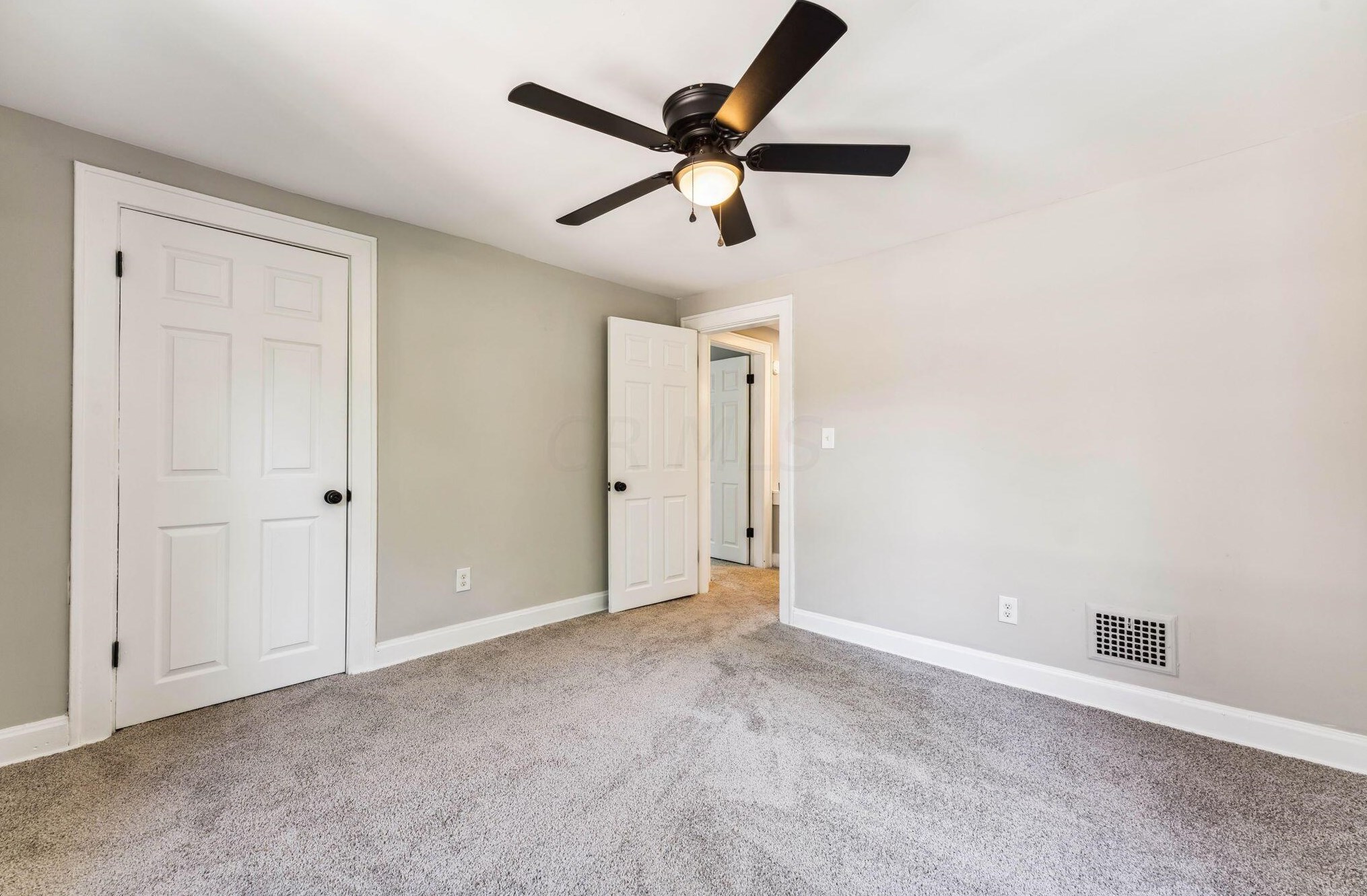 1465 Kenmore Rd, Columbus OH 43219-1057 exterior