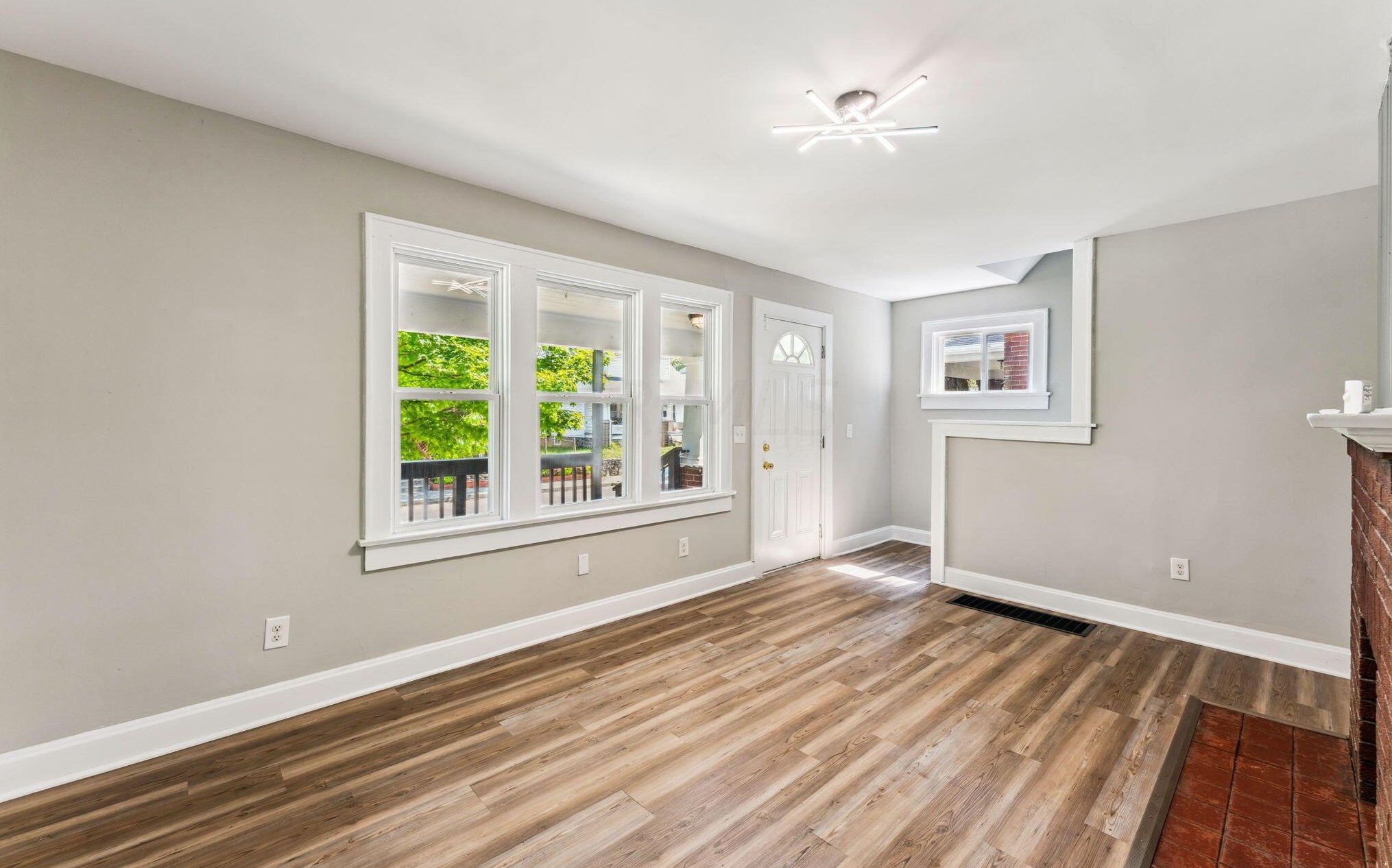 1465 Kenmore Rd, Columbus OH 43219-1057 exterior