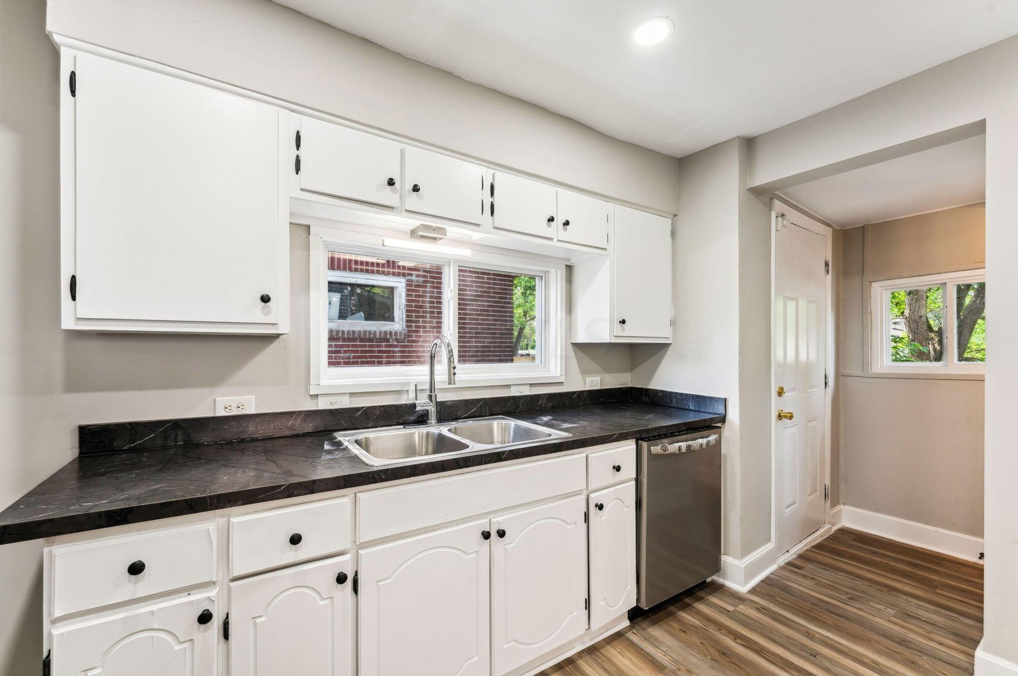 1465 Kenmore Rd, Columbus OH 43219-1057 exterior