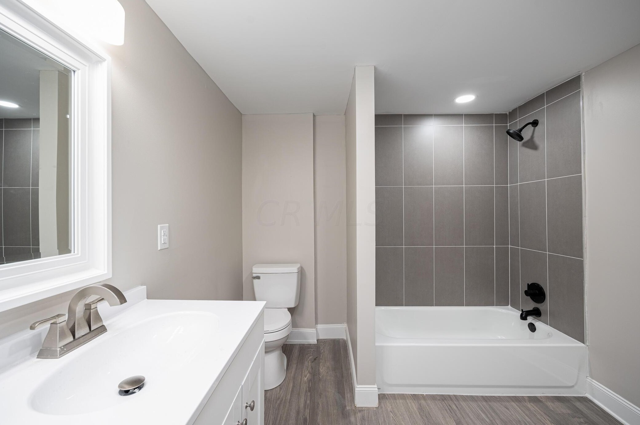 802 2 Ave, Columbus OH 43201-3761 exterior