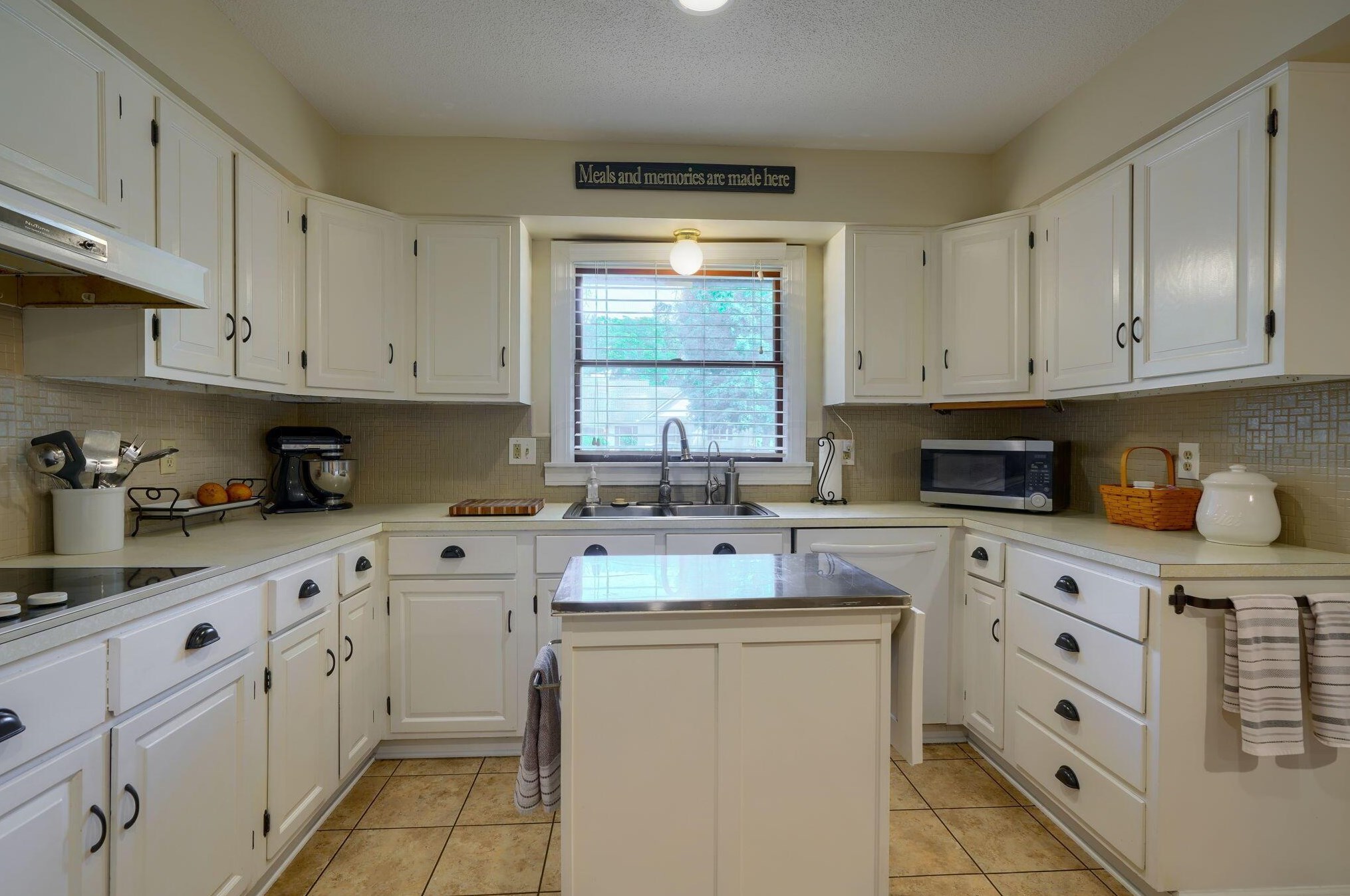 863 Gatehouse Ln, Columbus OH 43235-1731 exterior