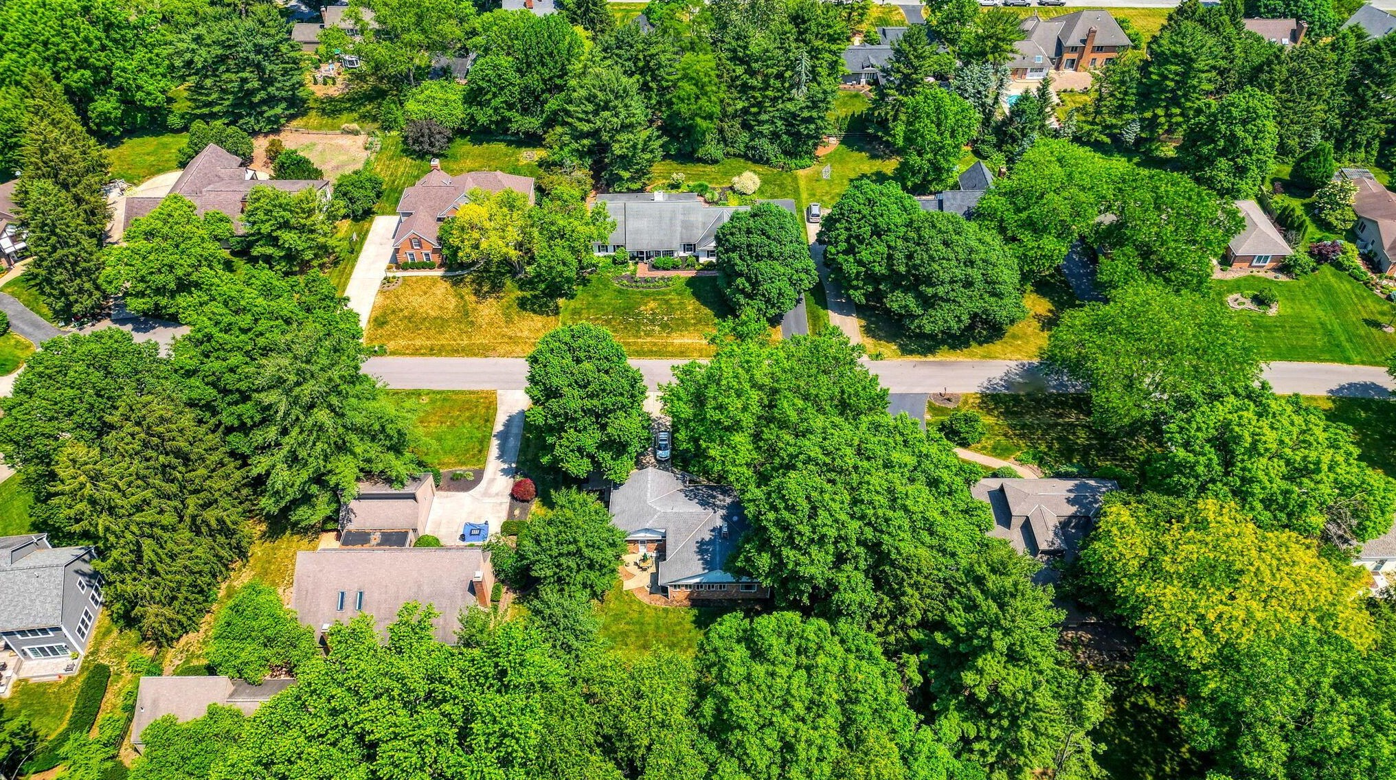 863 Gatehouse Ln, Columbus OH 43235-1731 exterior