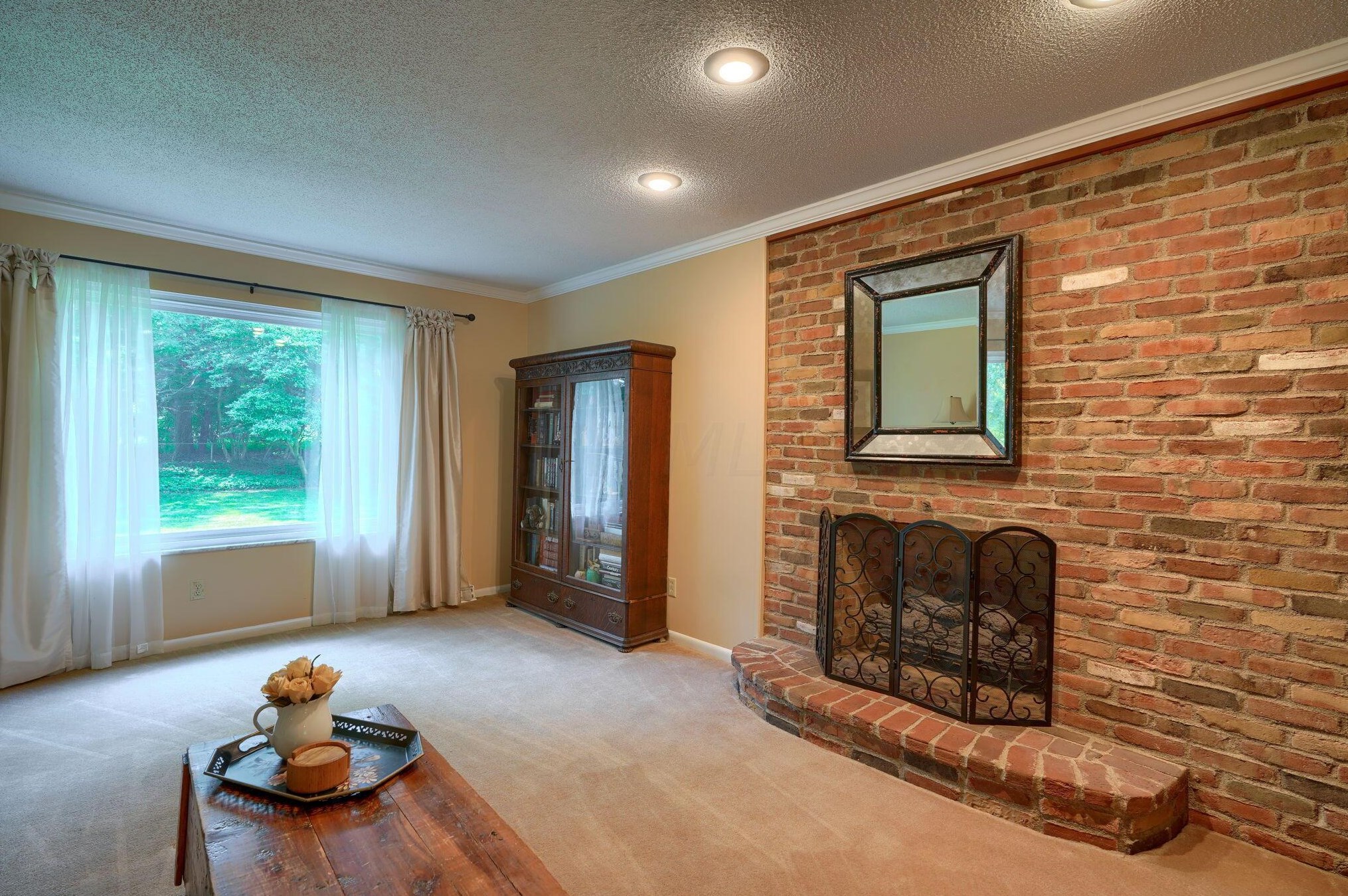 863 Gatehouse Ln, Columbus OH 43235-1731 exterior