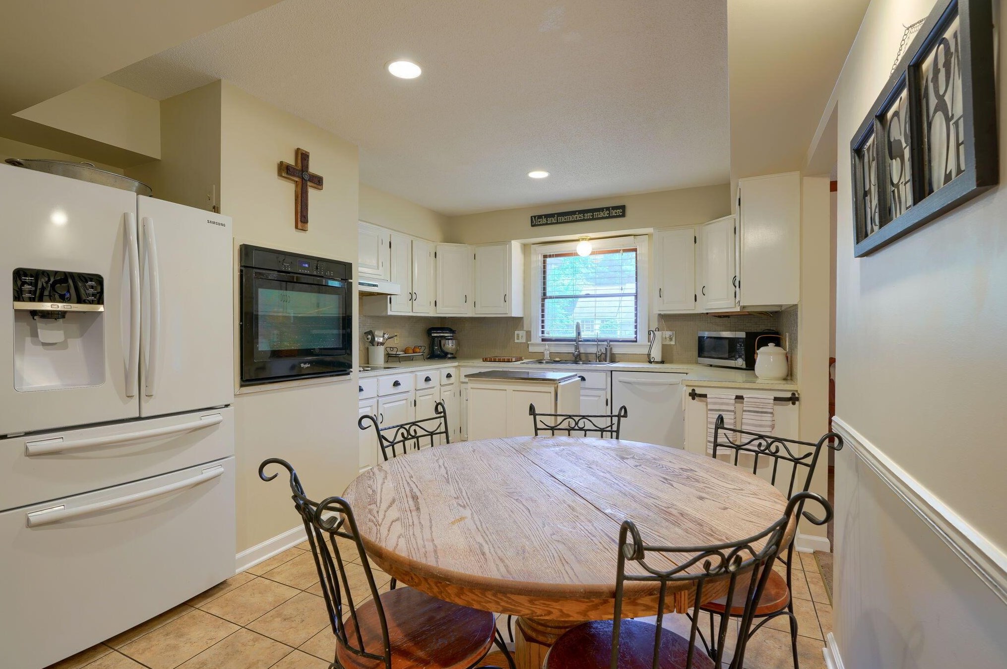 863 Gatehouse Ln, Columbus OH 43235-1731 exterior