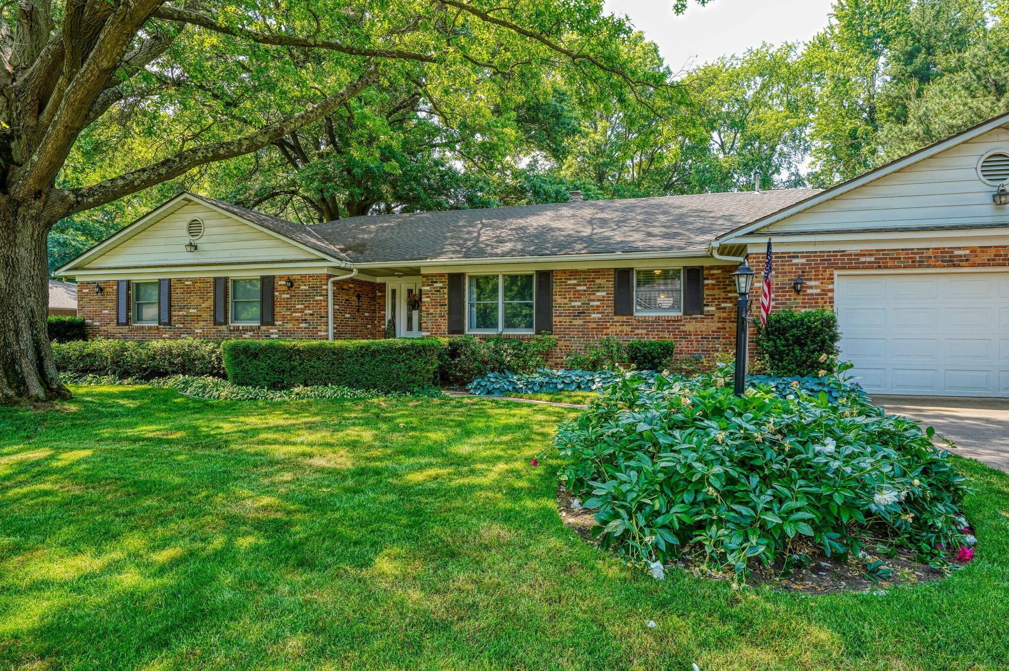 863 Gatehouse Ln, Columbus OH 43235-1731 exterior