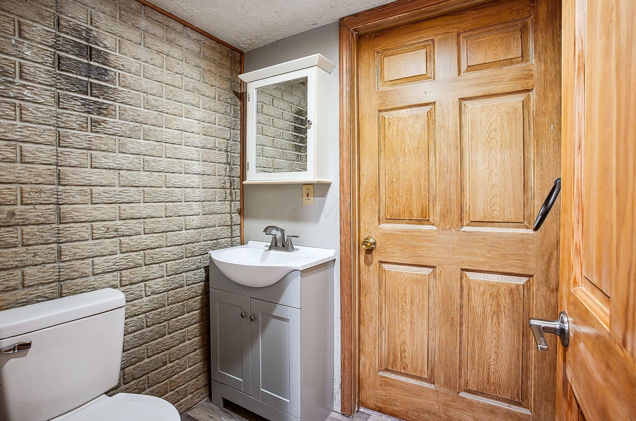 1025 Caroway Blvd, Columbus OH 43230-6214 exterior