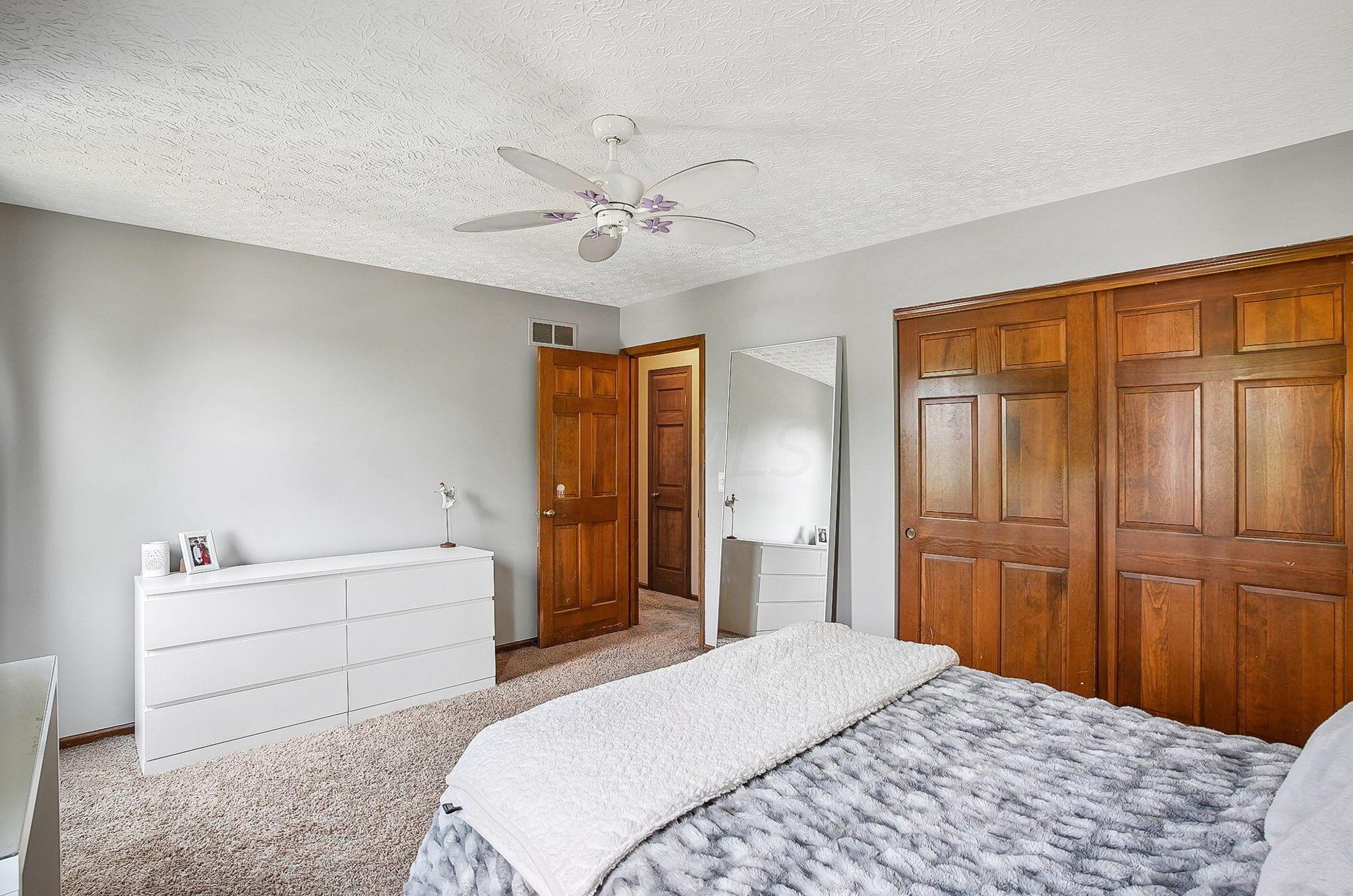 1025 Caroway Blvd, Columbus OH 43230-6214 exterior