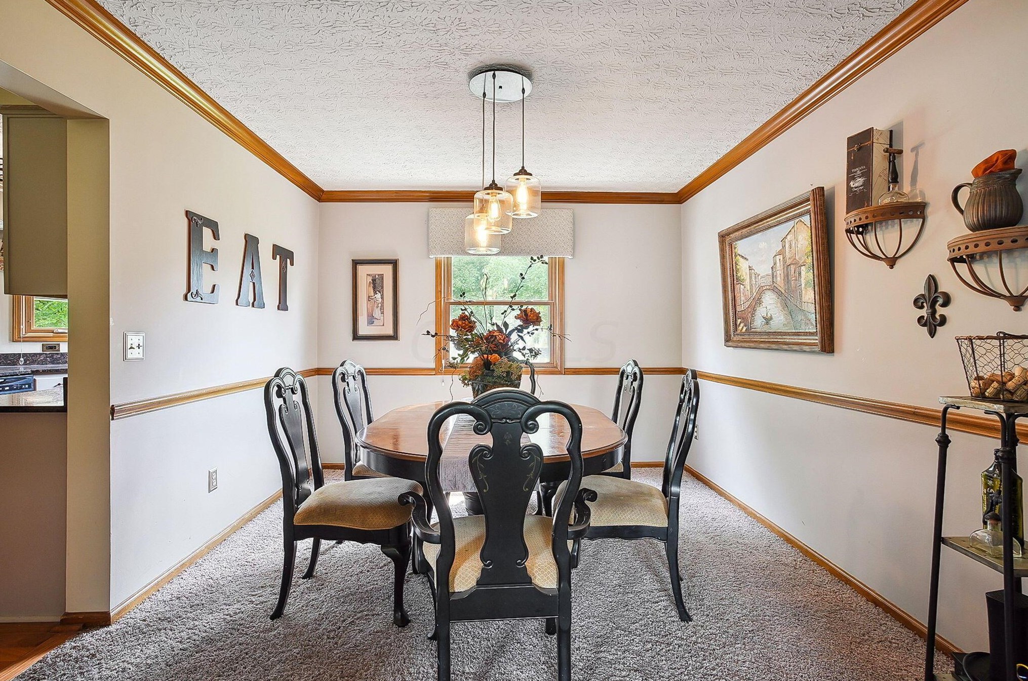 1025 Caroway Blvd, Columbus OH 43230-6214 exterior