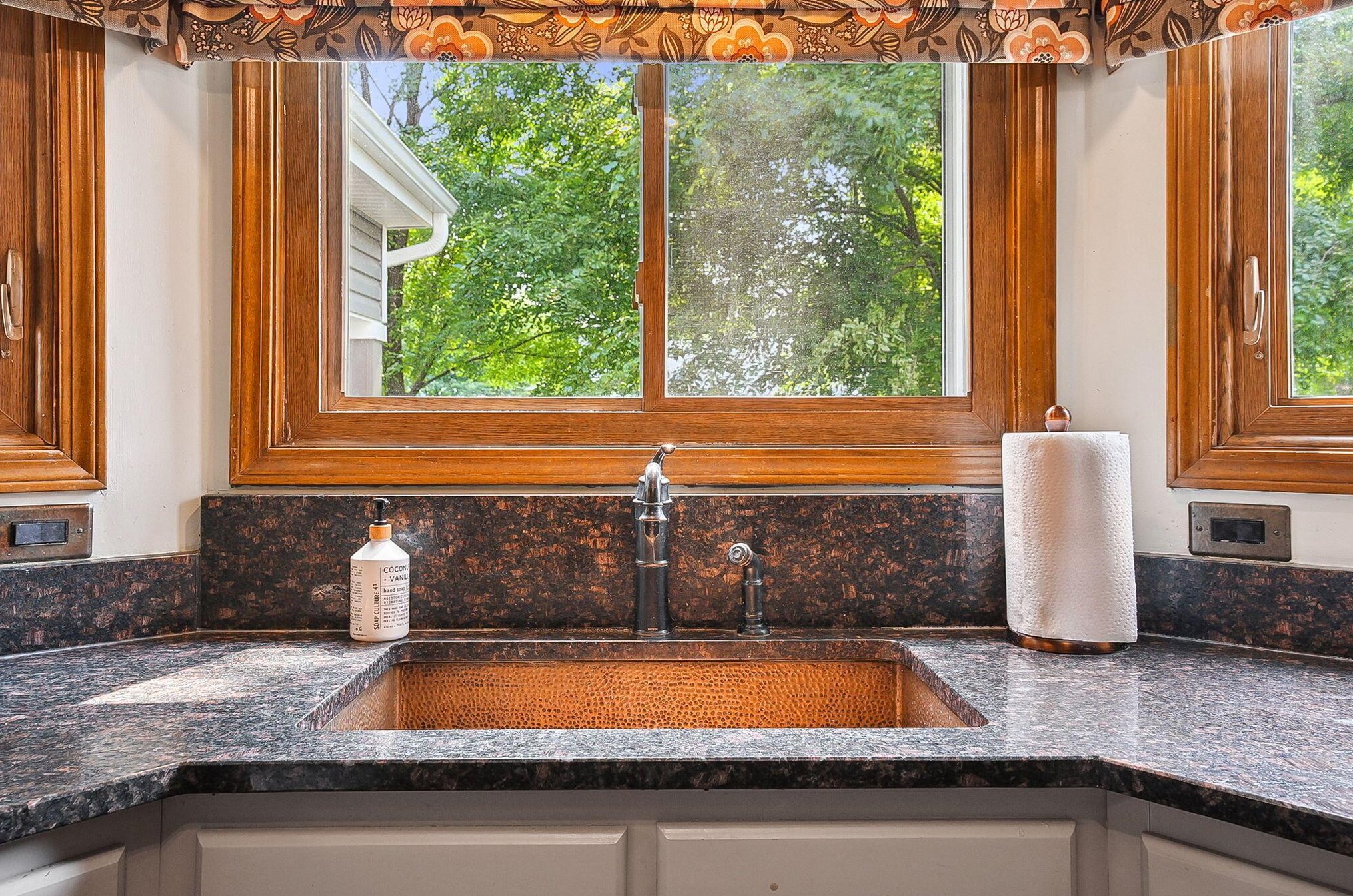 1025 Caroway Blvd, Columbus OH 43230-6214 exterior