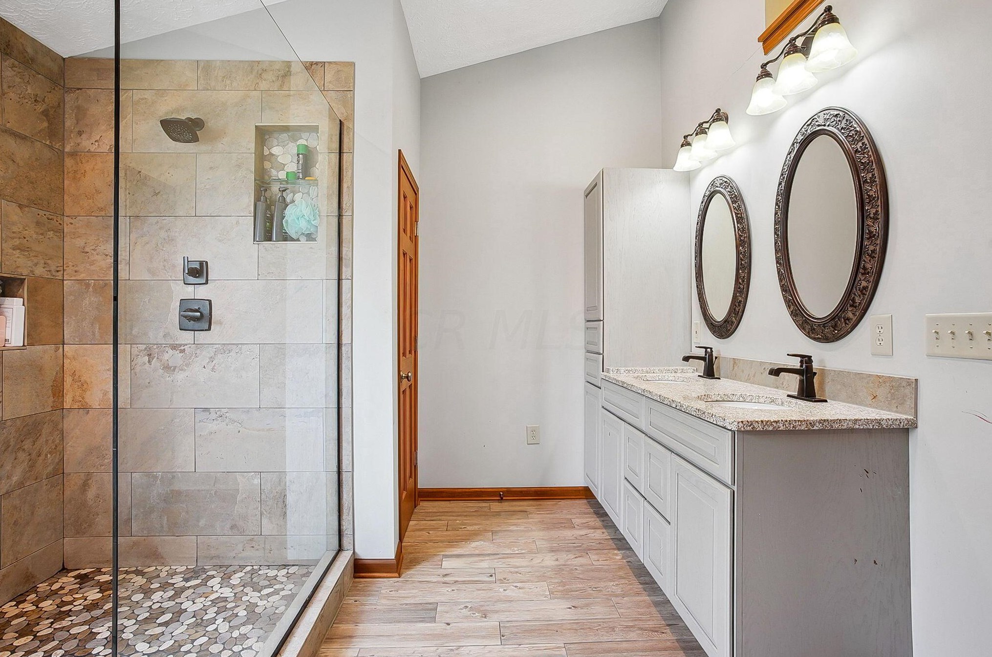 1025 Caroway Blvd, Columbus OH 43230-6214 exterior