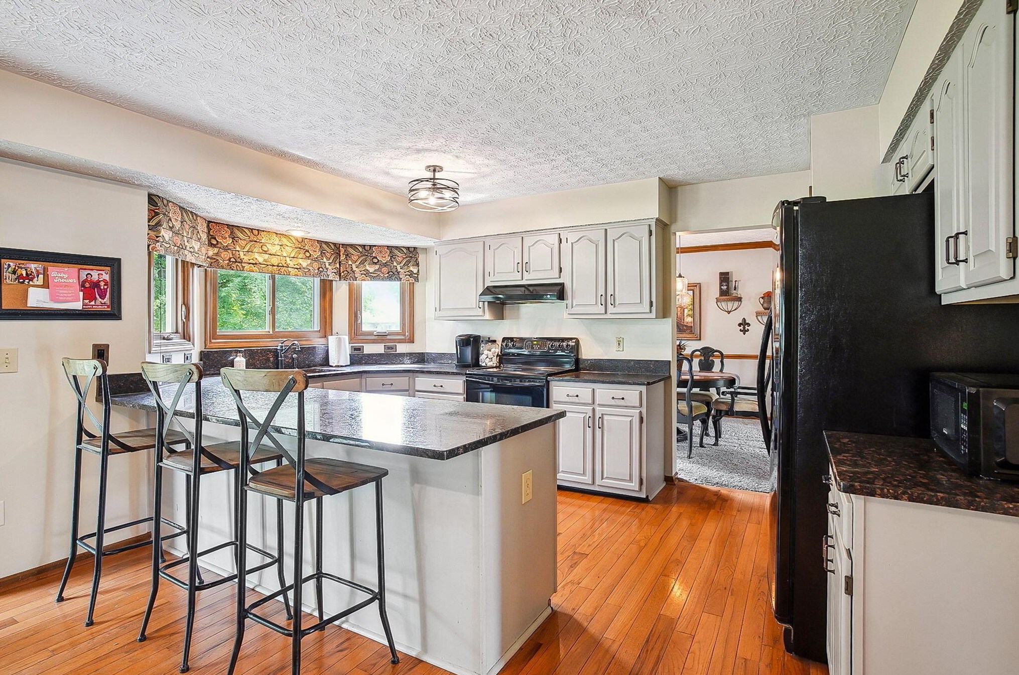 1025 Caroway Blvd, Columbus OH 43230-6214 exterior