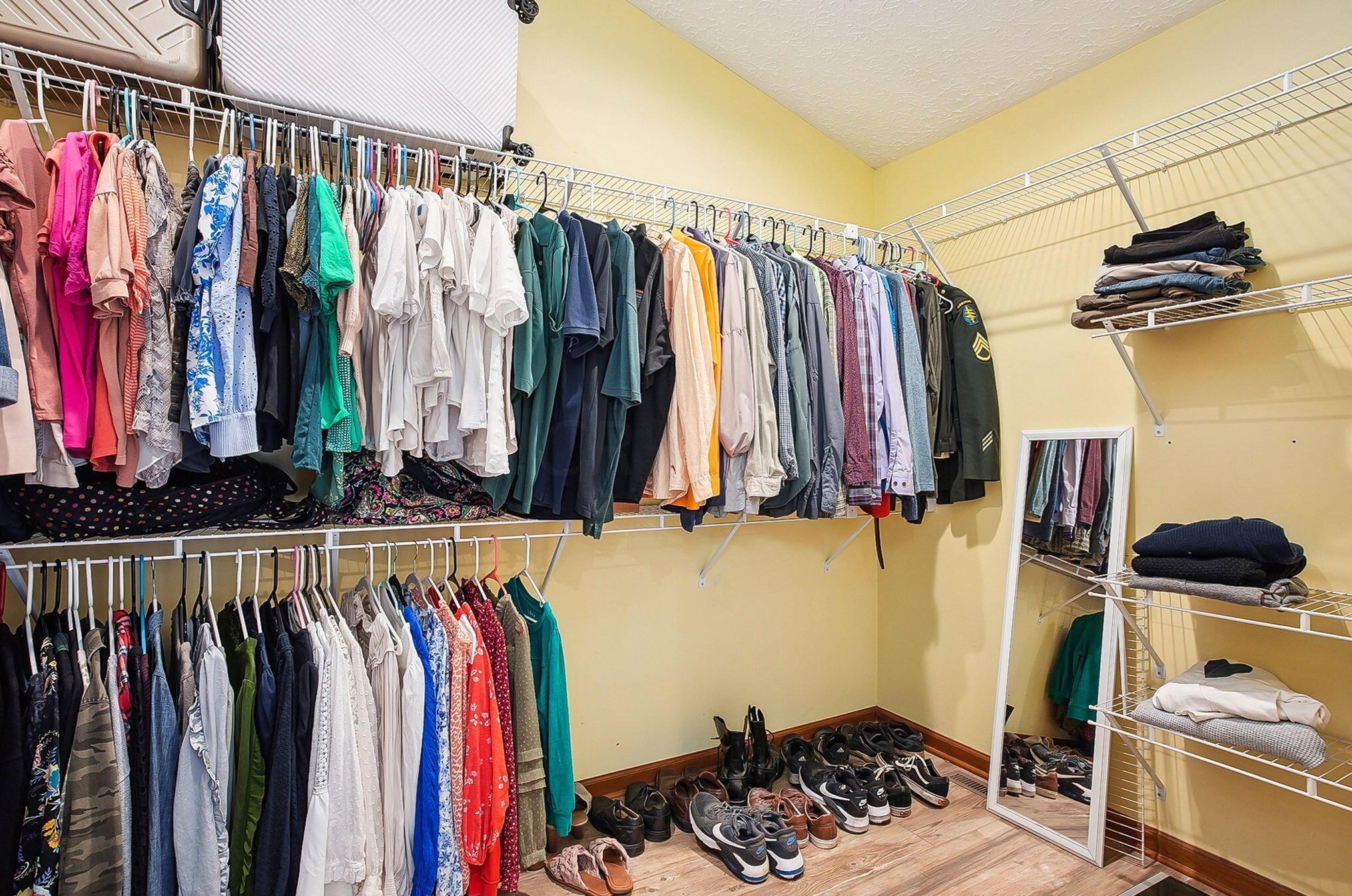 1025 Caroway Blvd, Columbus OH 43230-6214 exterior