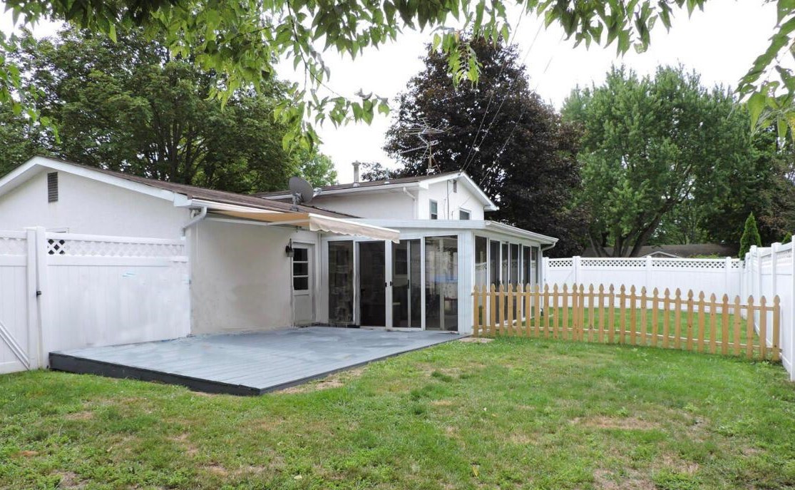 405 Foxwood Dr, Columbus OH  43230-2023 exterior