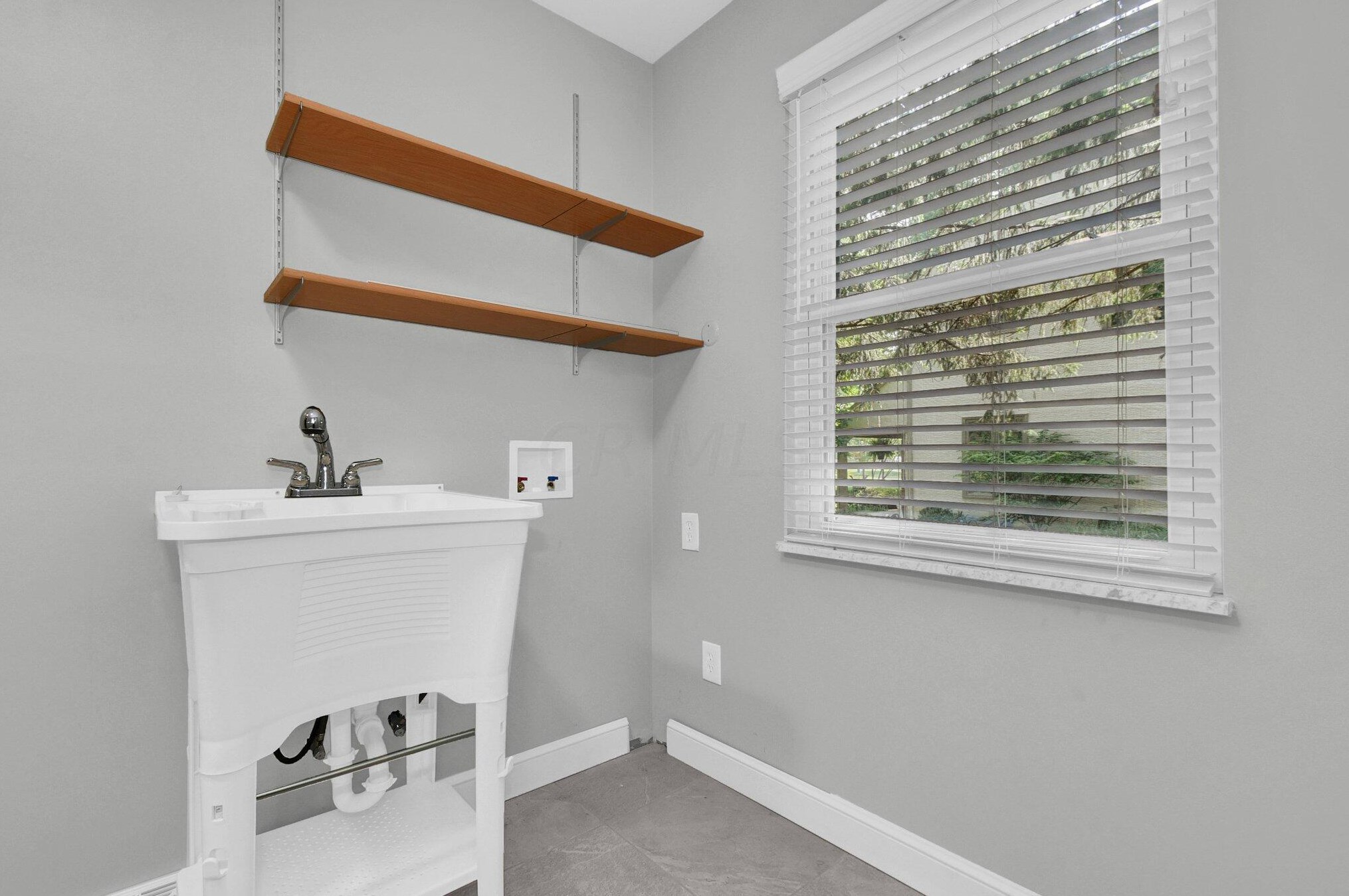 911 Clubview Blvd, Columbus OH 43235-1222 exterior