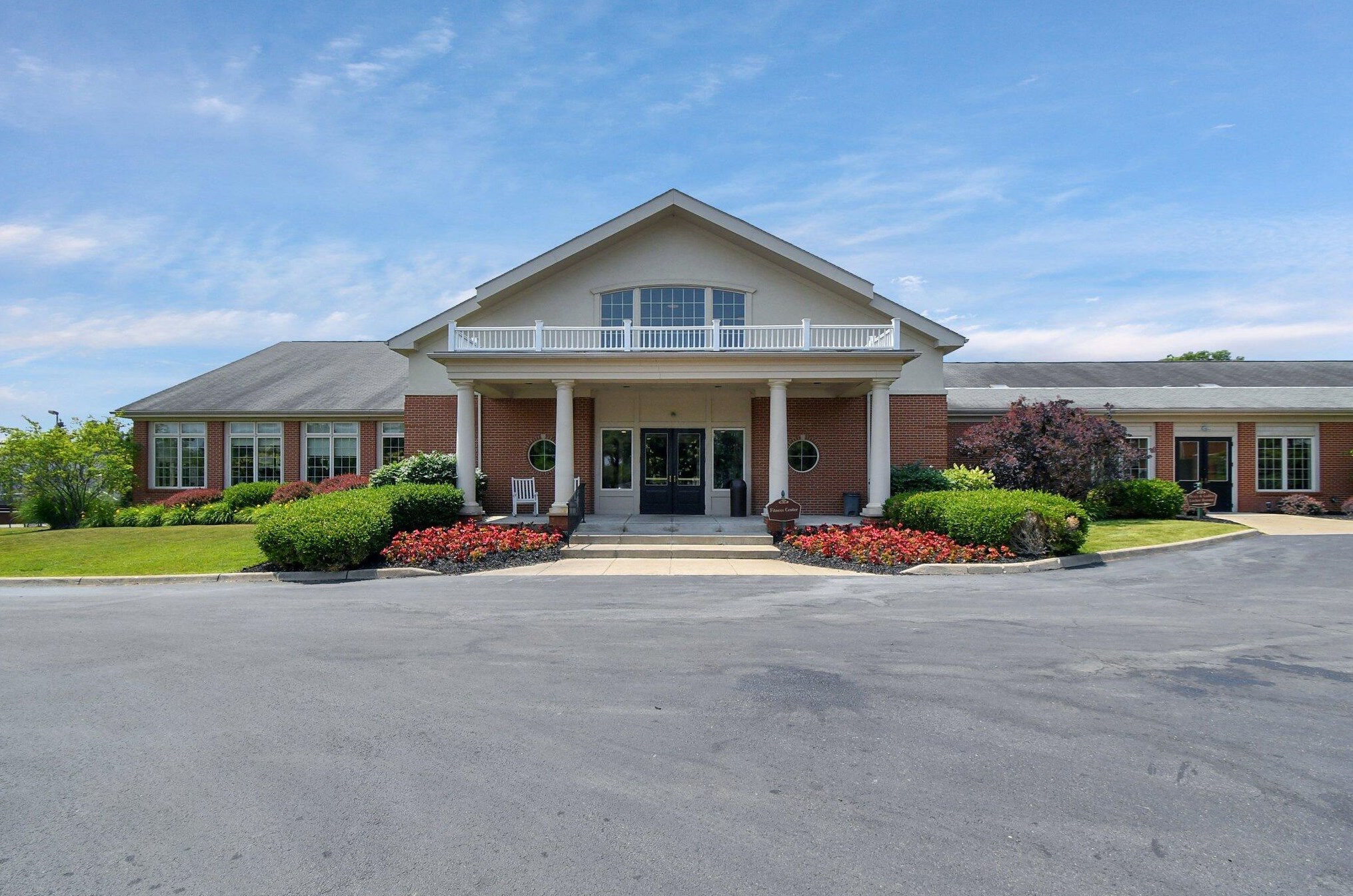 911 Clubview Blvd, Columbus OH 43235-1222 exterior